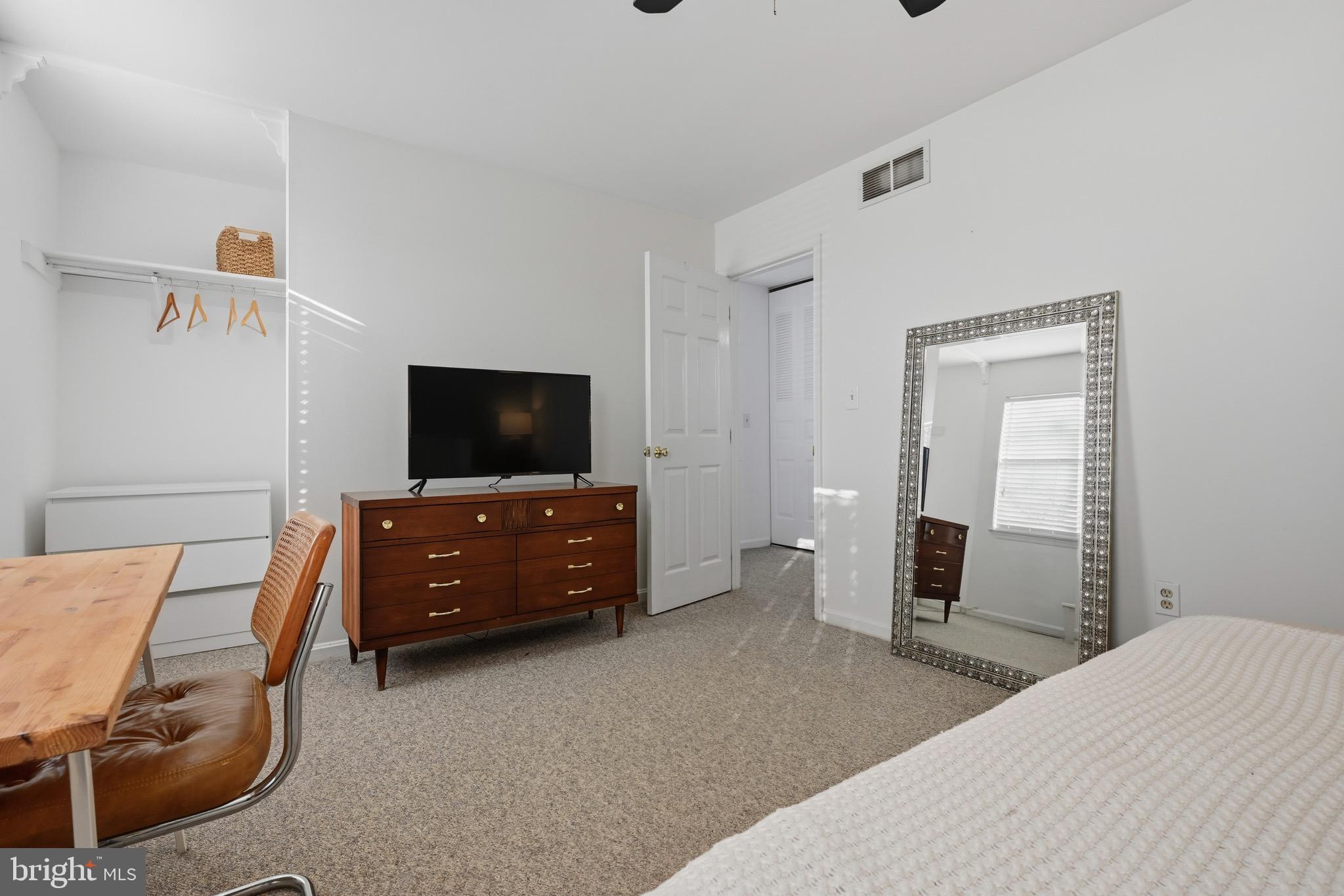 WOODLAND BEACH - Residential