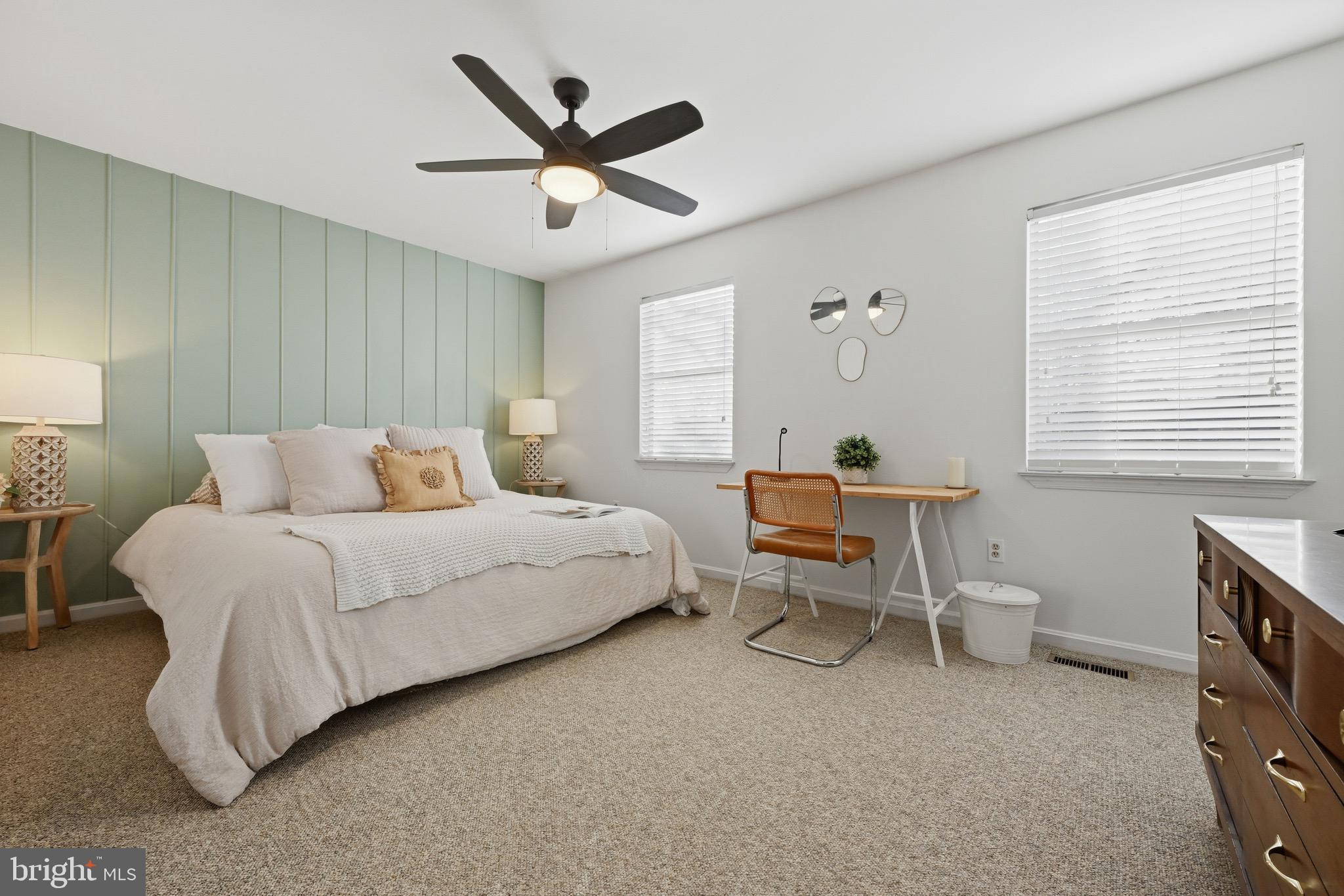 WOODLAND BEACH - Residential