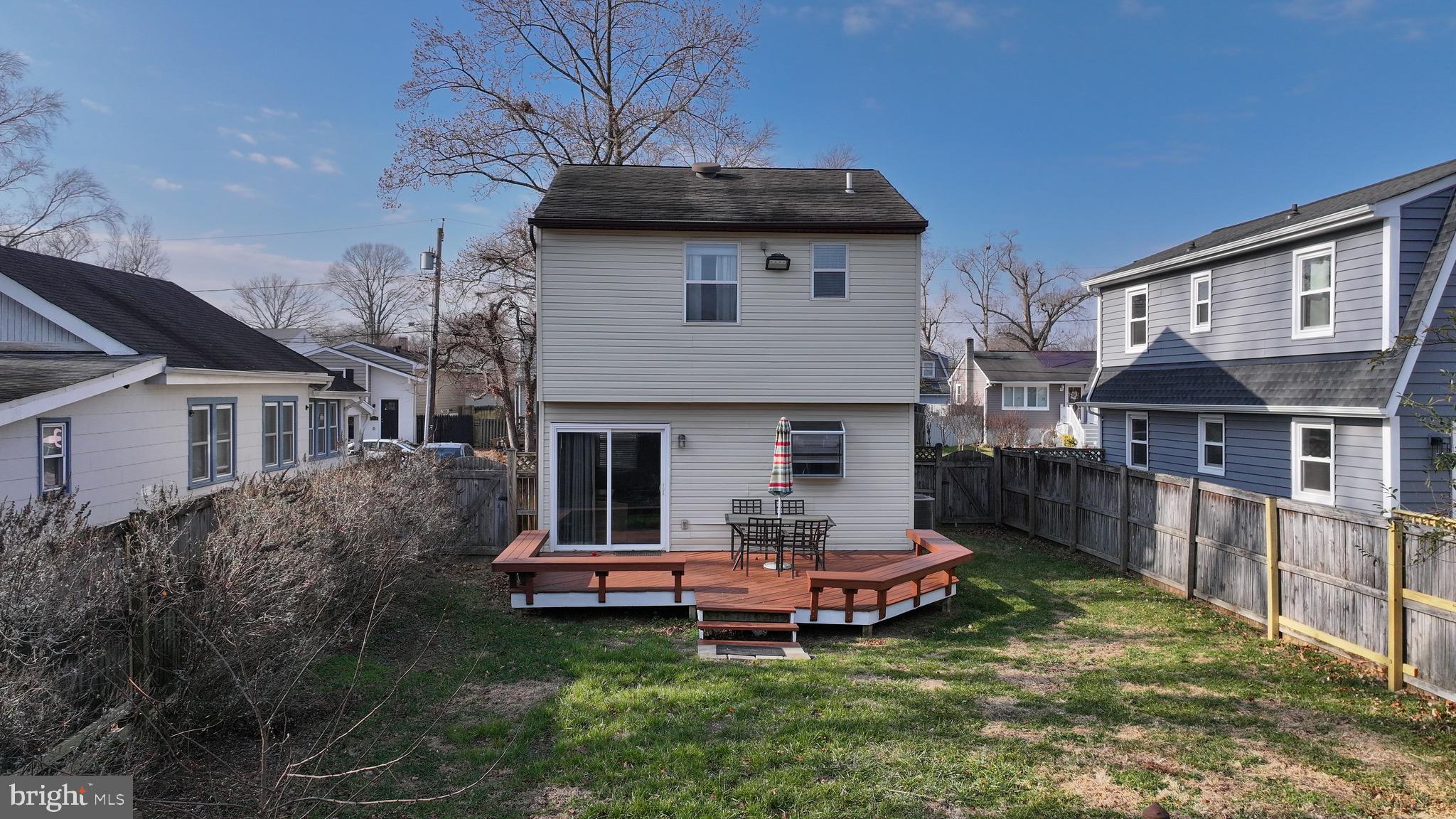 WOODLAND BEACH - Residential