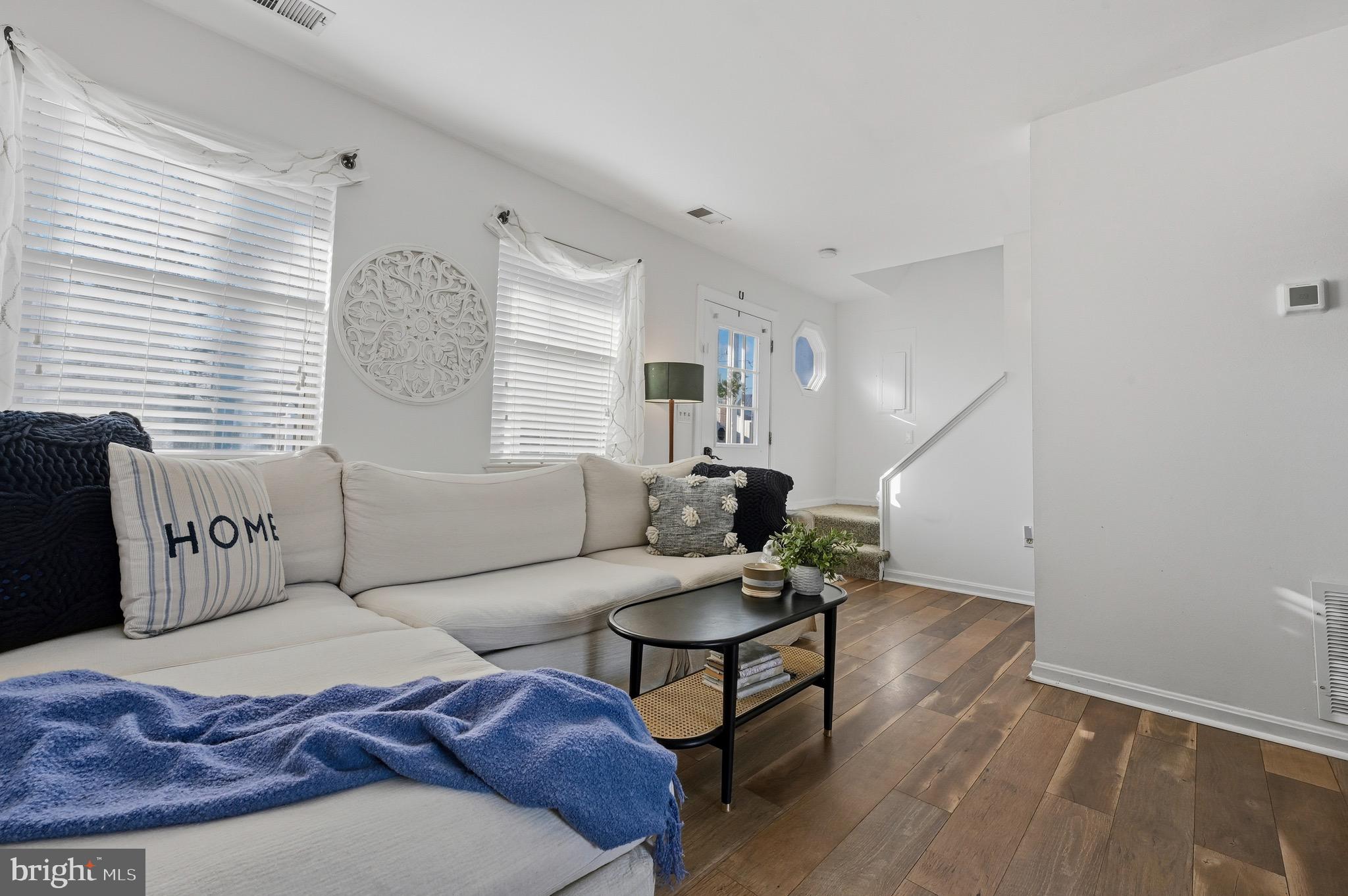 WOODLAND BEACH - Residential