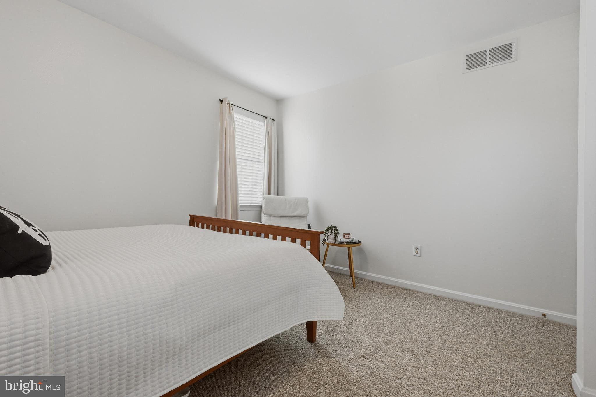 WOODLAND BEACH - Residential