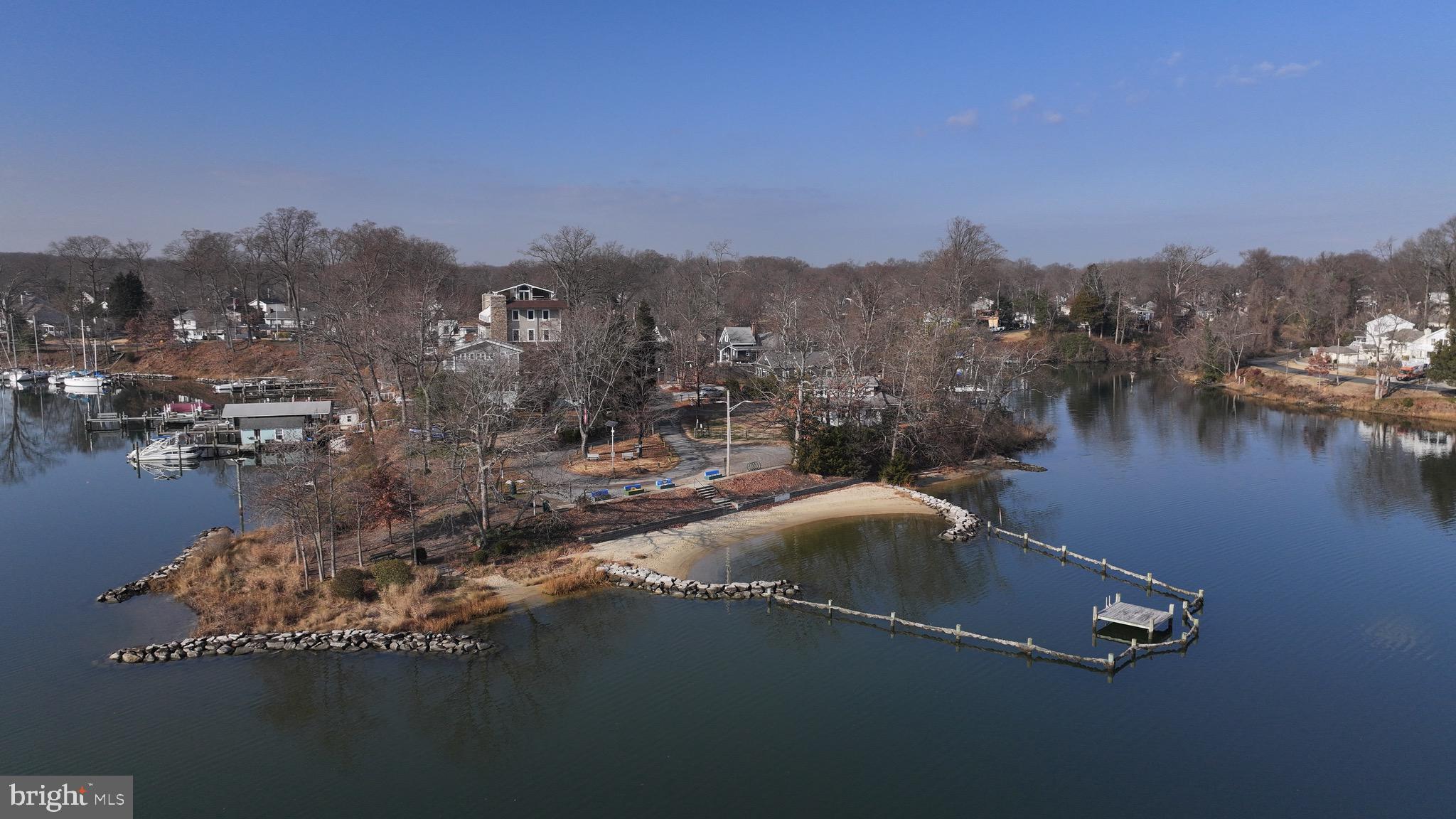 WOODLAND BEACH - Residential