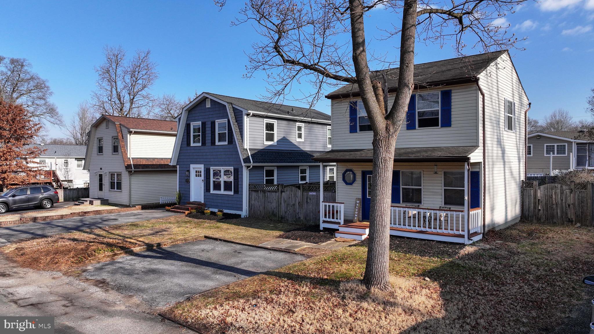 WOODLAND BEACH - Residential