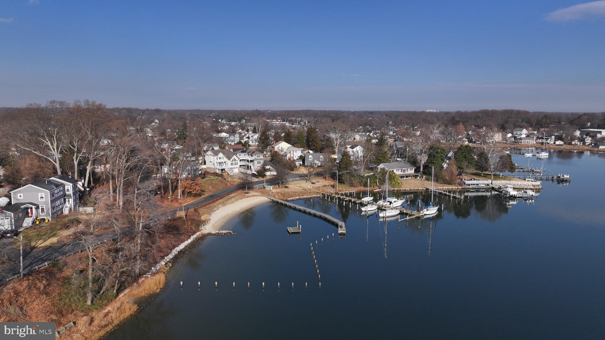 WOODLAND BEACH - Residential