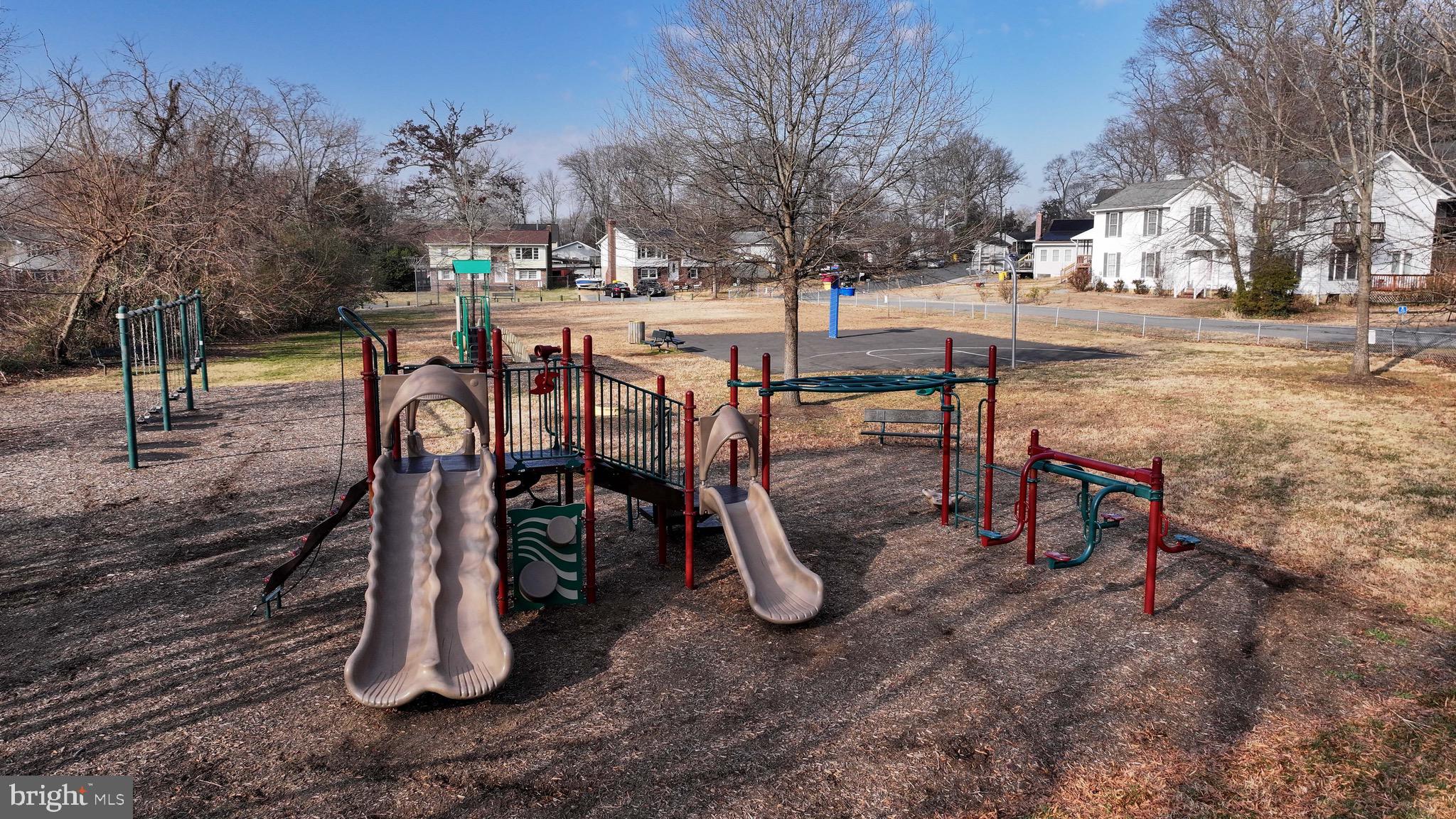 WOODLAND BEACH - Residential