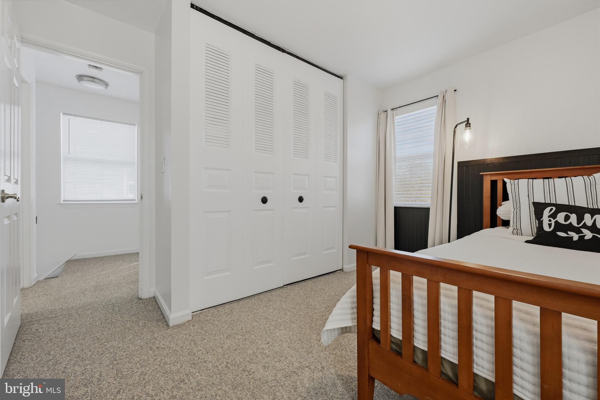 WOODLAND BEACH - Residential