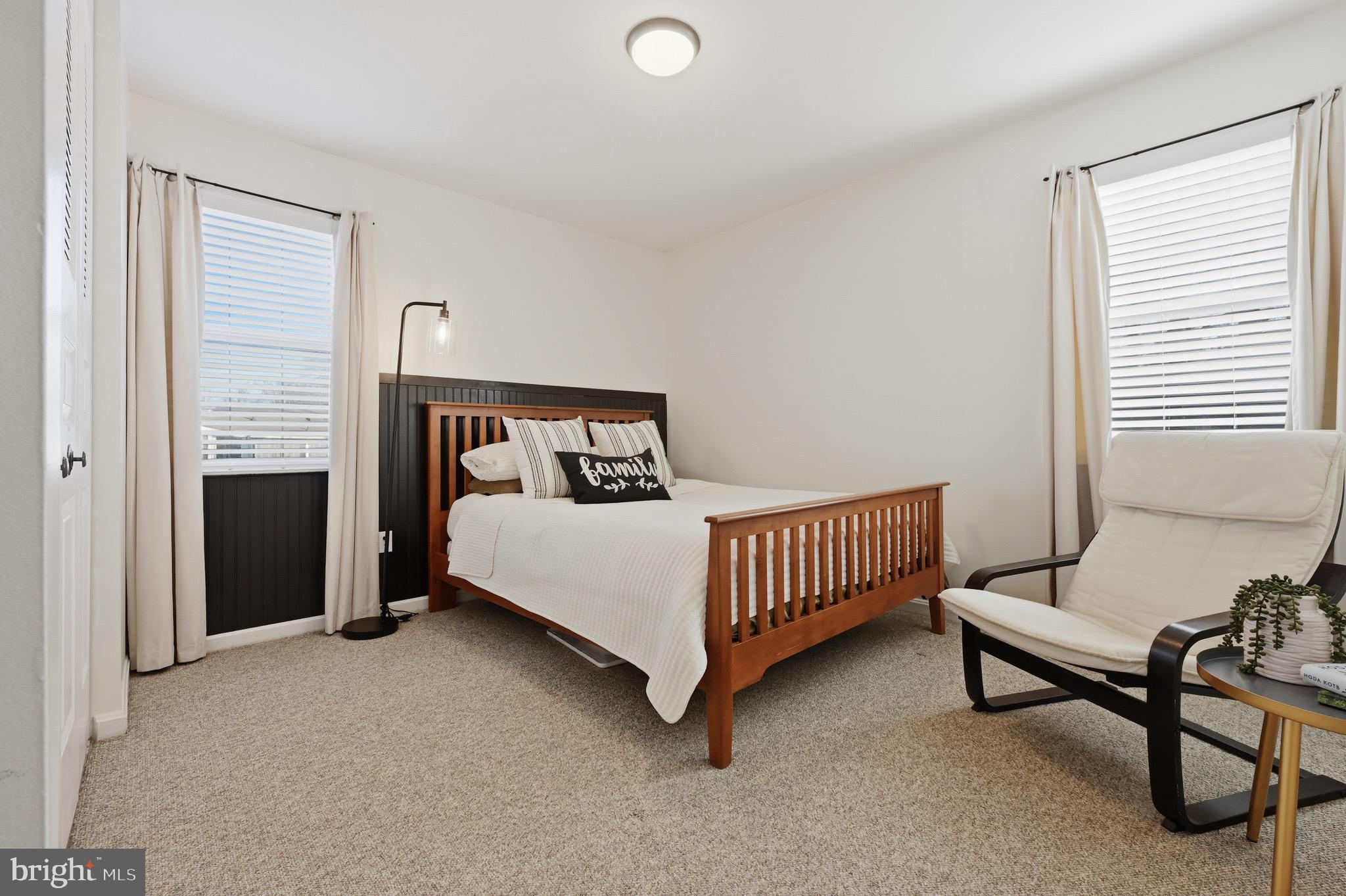 WOODLAND BEACH - Residential