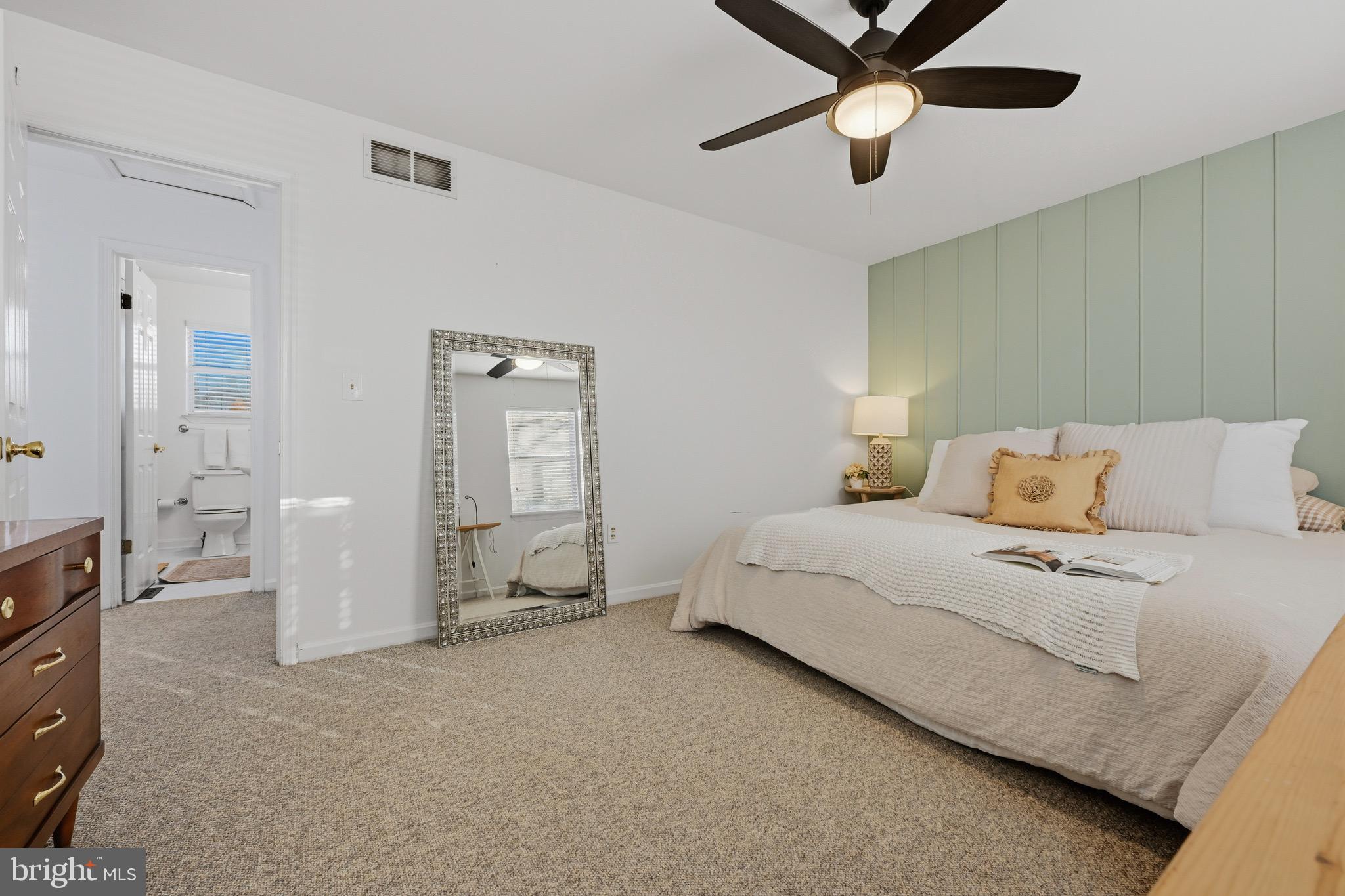 WOODLAND BEACH - Residential