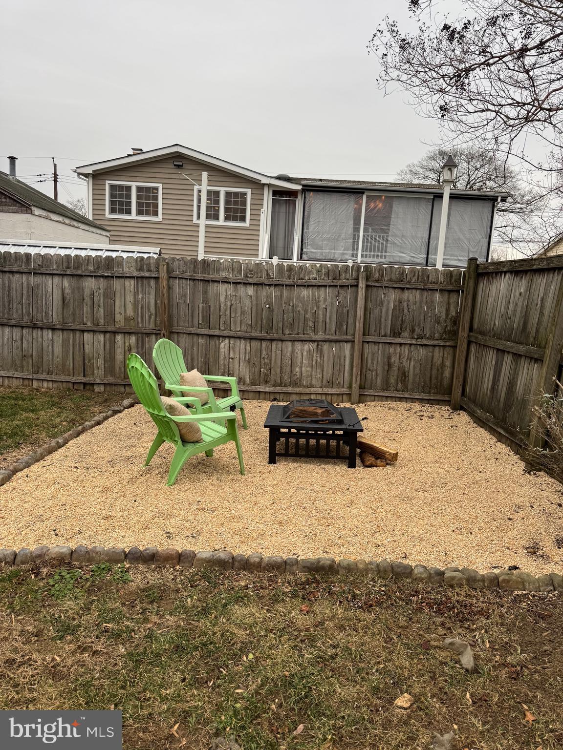 WOODLAND BEACH - Residential