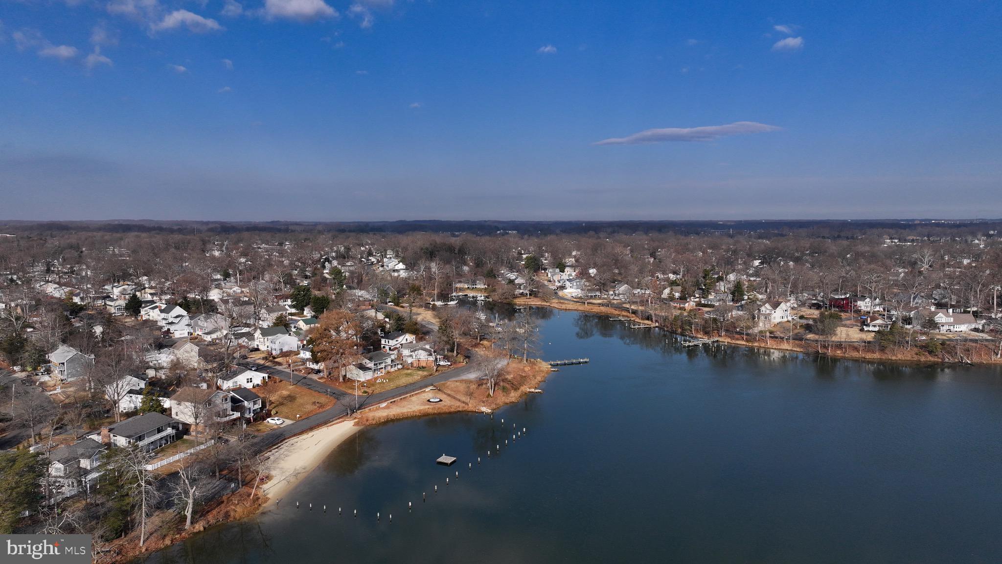 WOODLAND BEACH - Residential