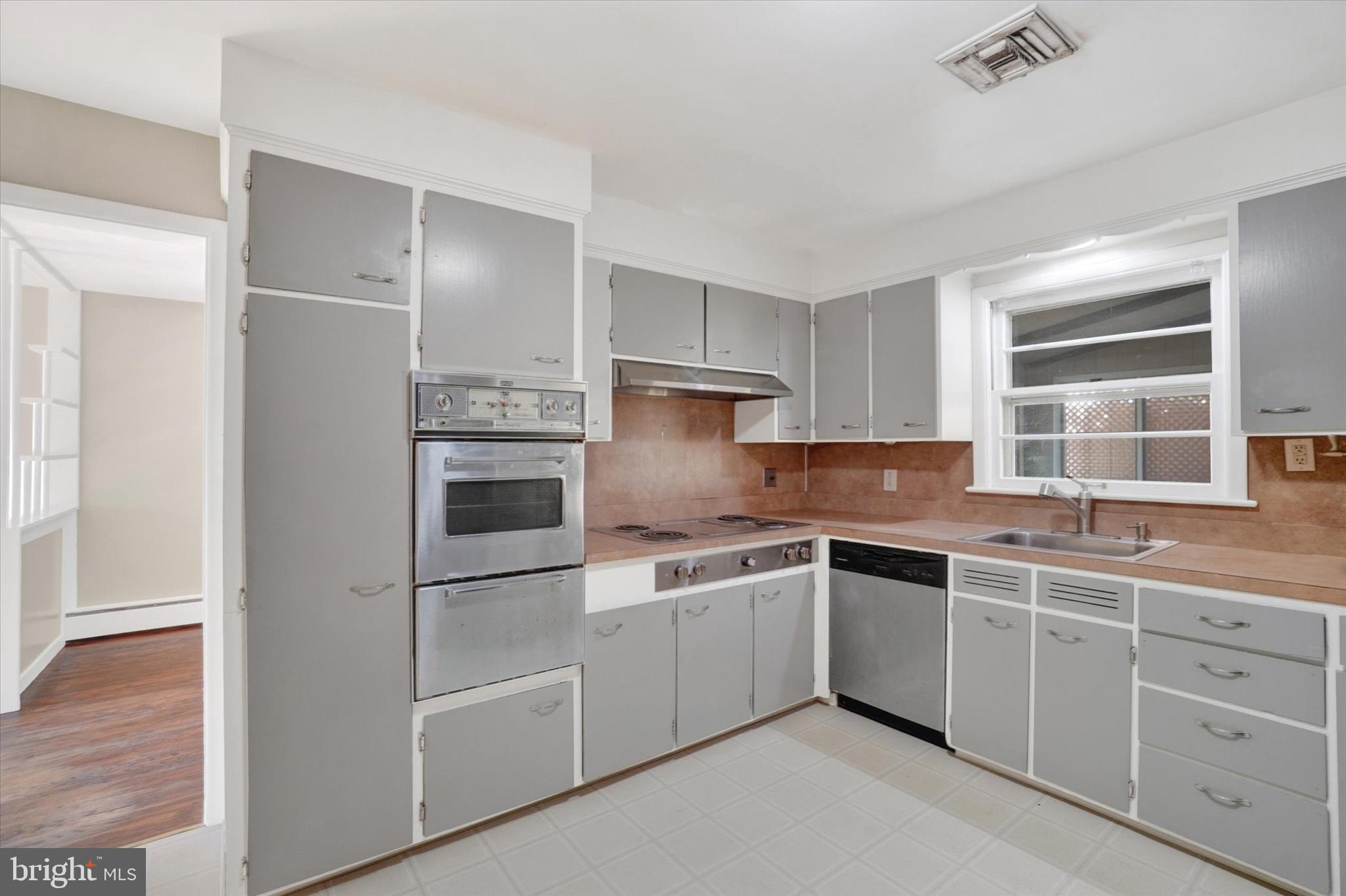 MIDLAND-HOLLYWOOD - Residential