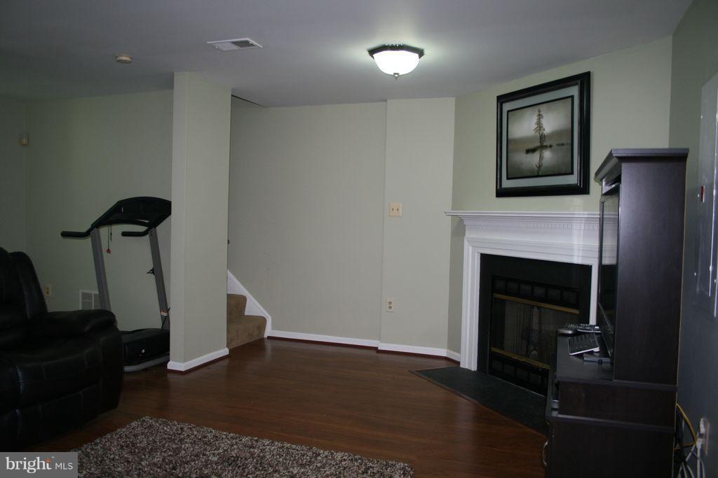 ROLLING BROOK - Residential Lease