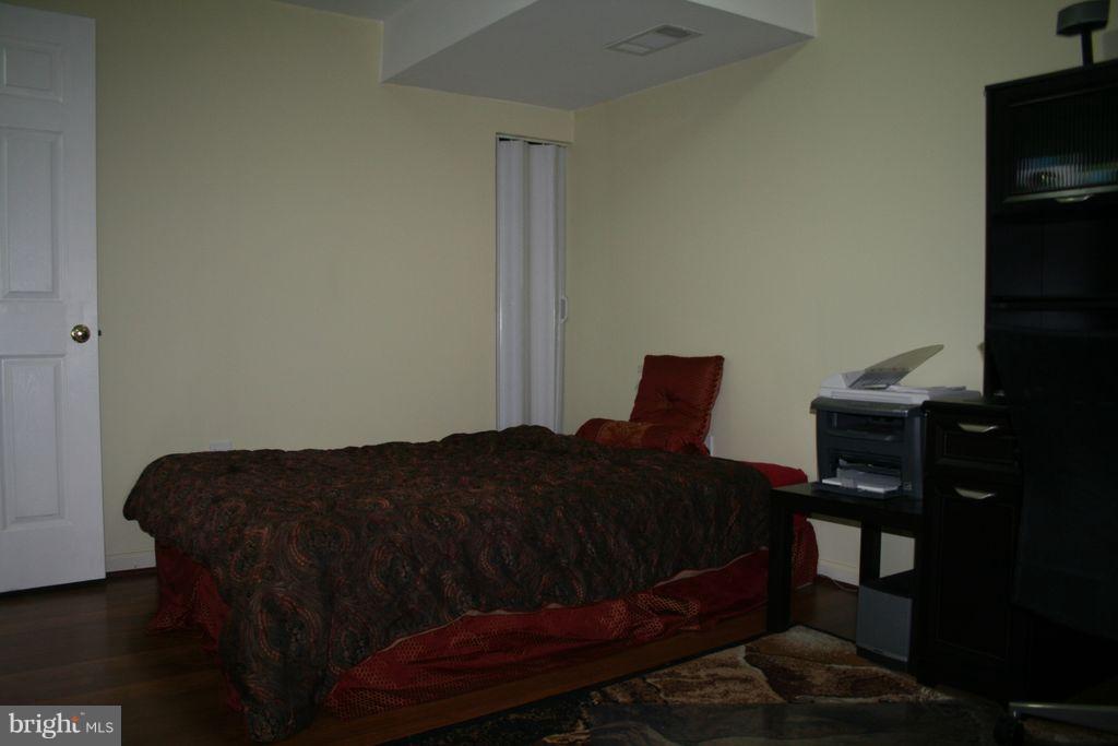 ROLLING BROOK - Residential Lease