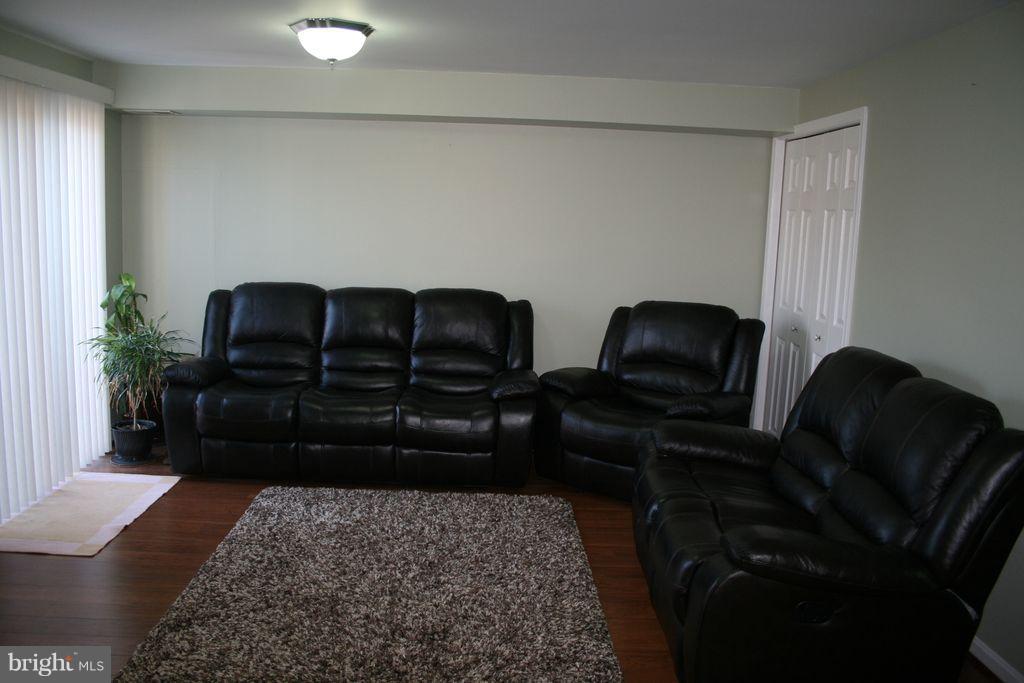 ROLLING BROOK - Residential Lease