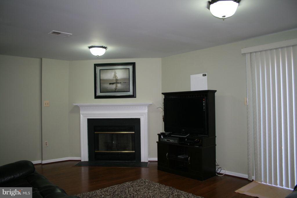 ROLLING BROOK - Residential Lease