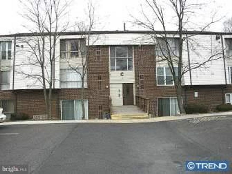 Third floor one bedroom condo on quiet street, very good condition, across from the park. New Central air, newer windows, roomy 1 bedroom and 1 bath in all in desirable Bells Corner area. Close to shopping, School and public transportation. Rent covers hot and cold water. There is an association swimming pool. Outstanding place to live or invest. First, Last month and one month Security deposit to move-in.
No pets, please.