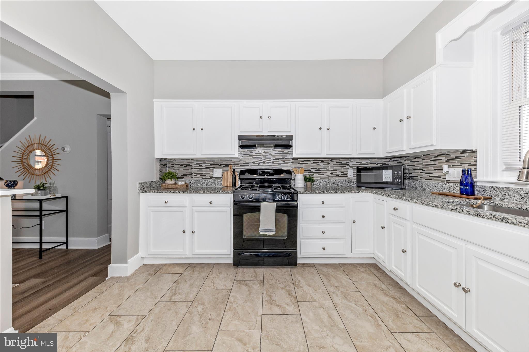 LAURAVILLE HISTORIC DISTRICT - Residential