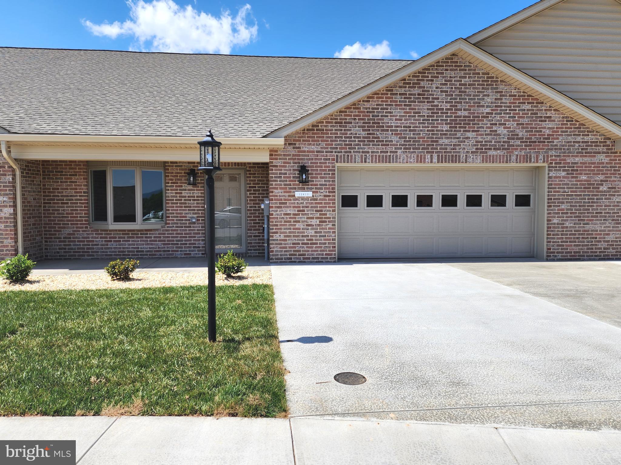 EMERALD POINTE - Residential Lease