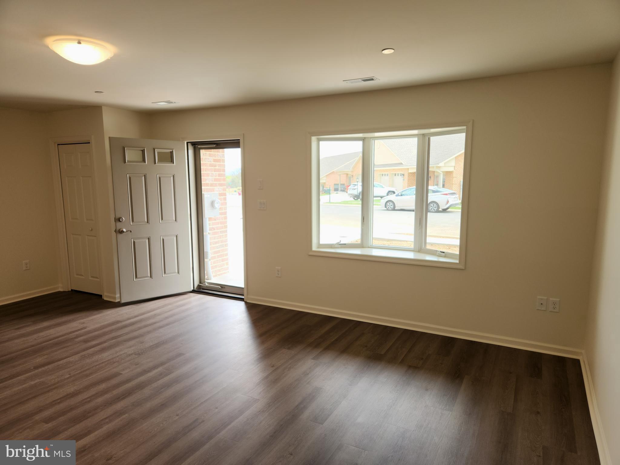 EMERALD POINTE - Residential Lease