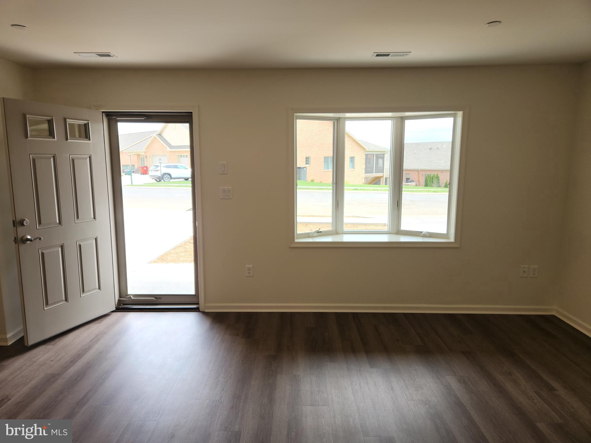 EMERALD POINTE - Residential Lease