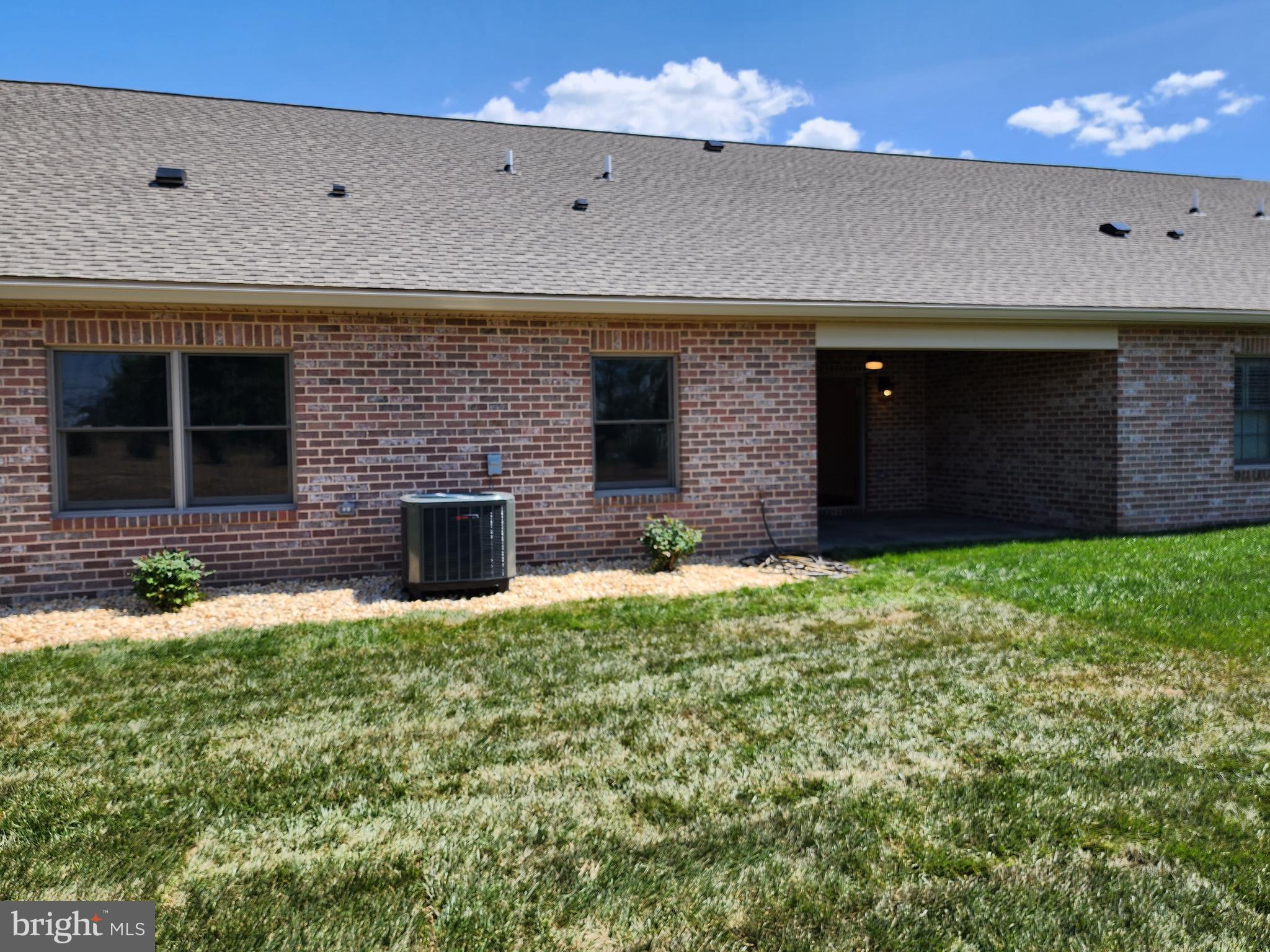 EMERALD POINTE - Residential Lease