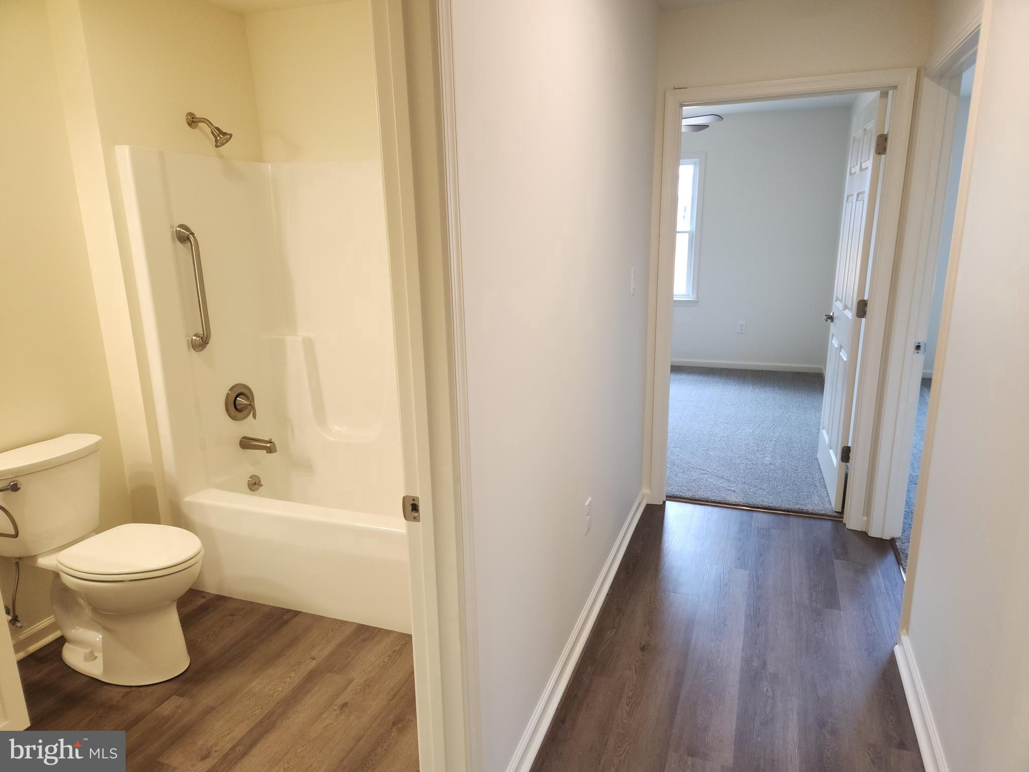 EMERALD POINTE - Residential Lease