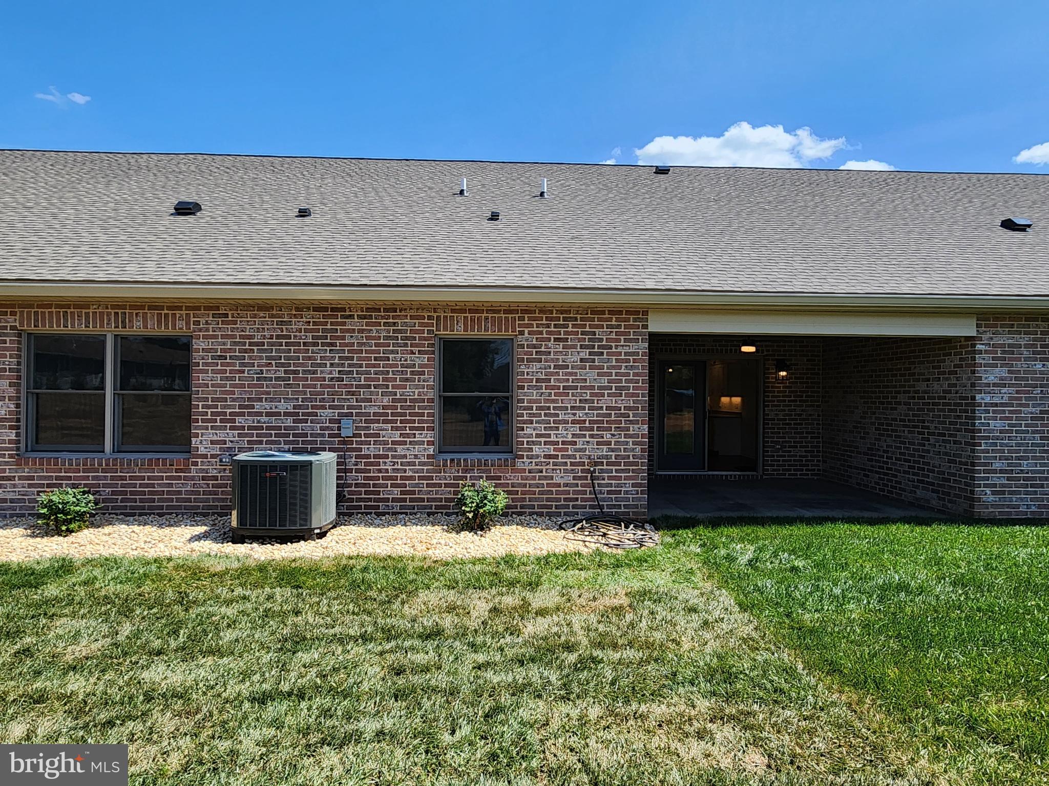 EMERALD POINTE - Residential Lease