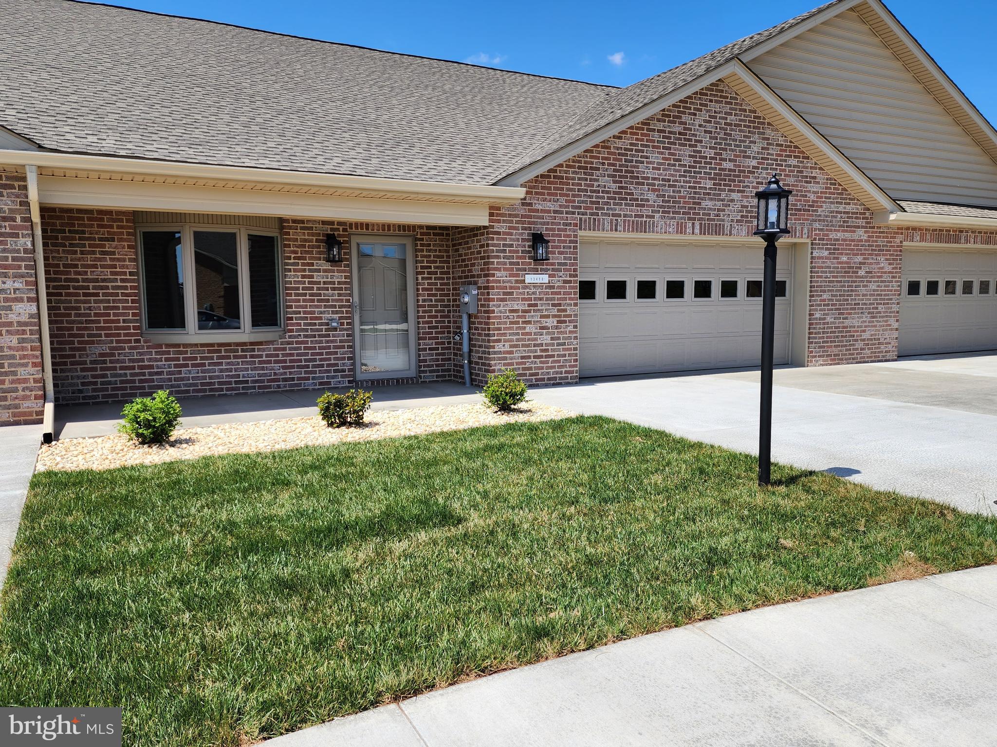 EMERALD POINTE - Residential Lease