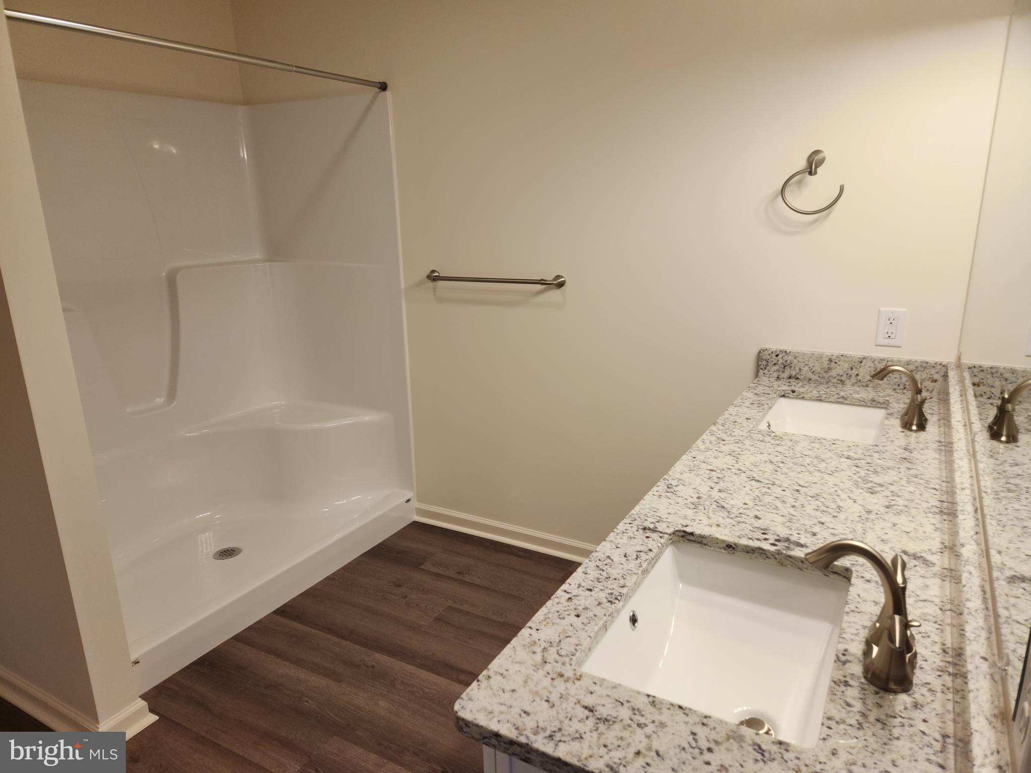 EMERALD POINTE - Residential Lease