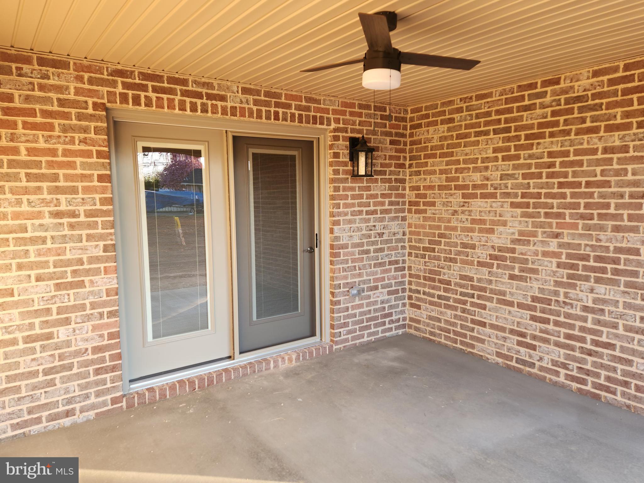 EMERALD POINTE - Residential Lease