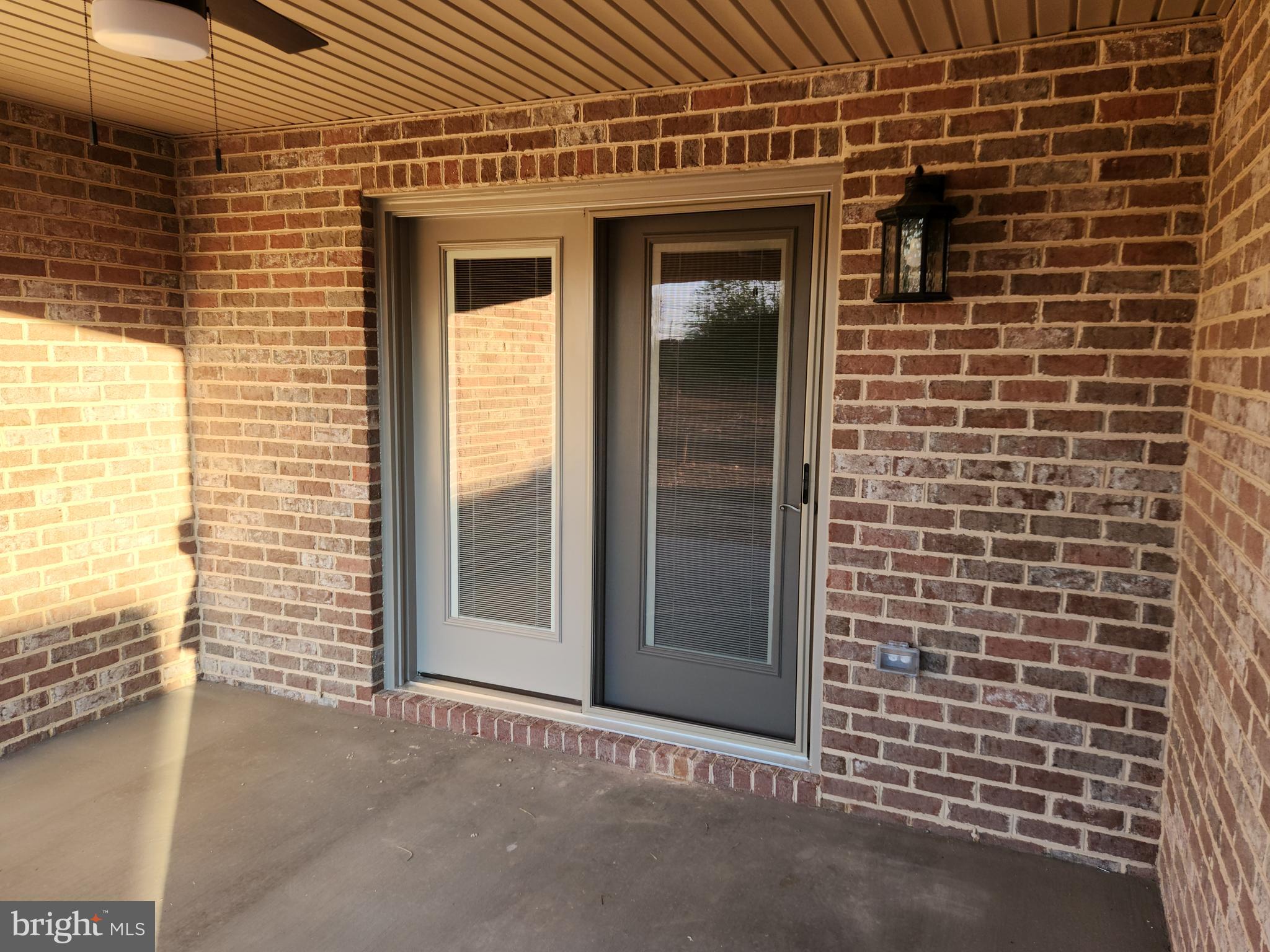 EMERALD POINTE - Residential Lease