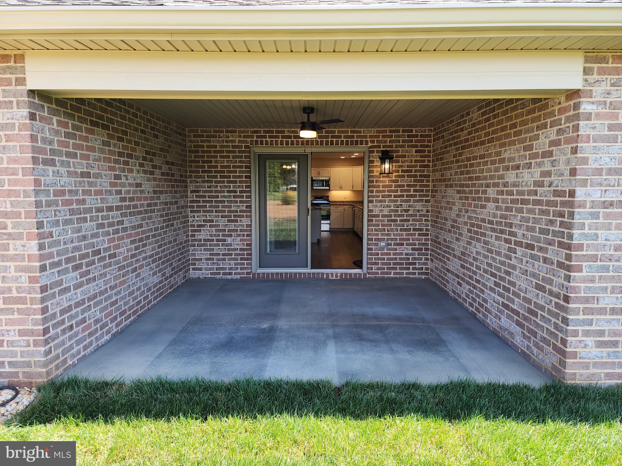 EMERALD POINTE - Residential Lease