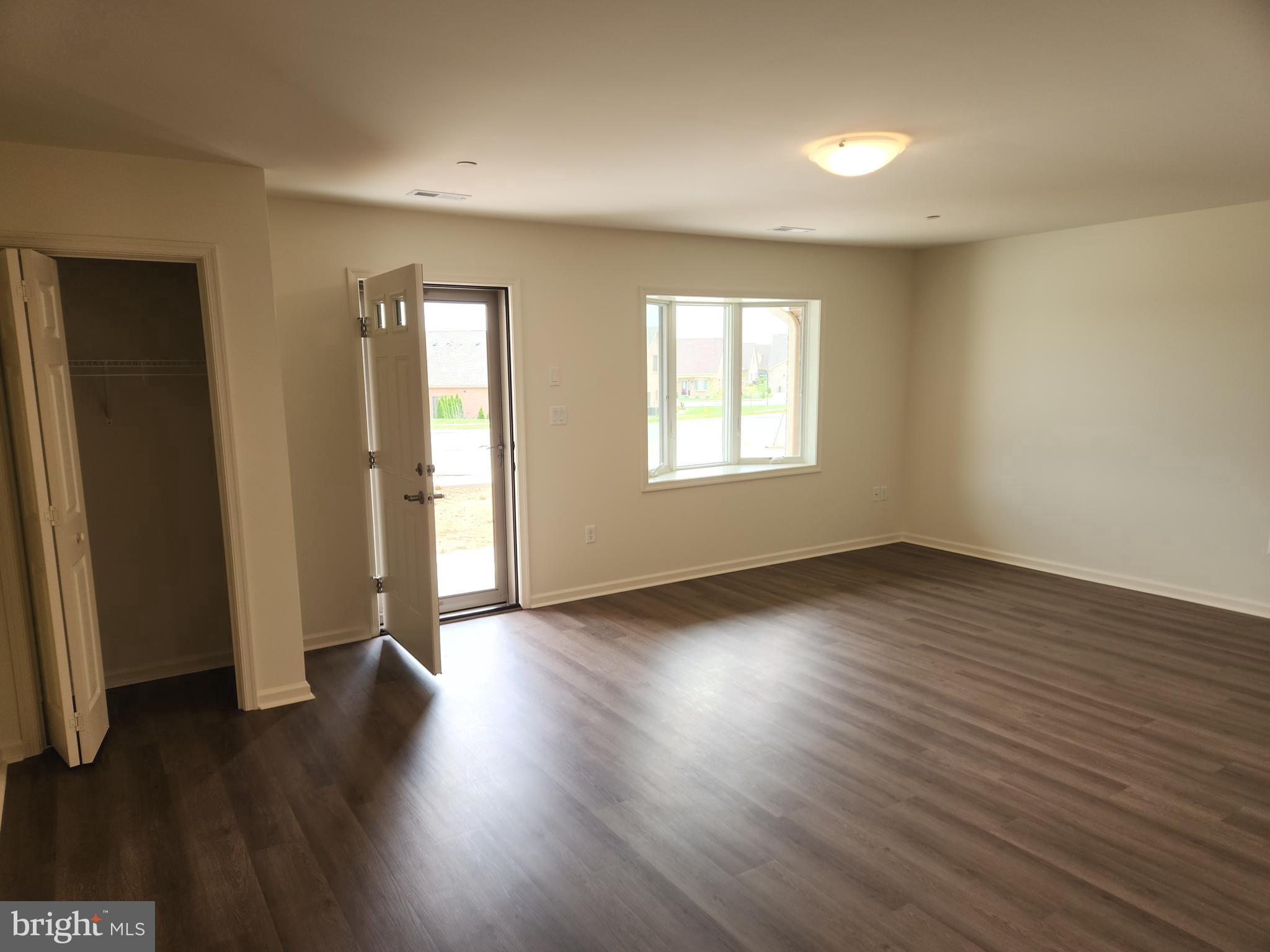 EMERALD POINTE - Residential Lease