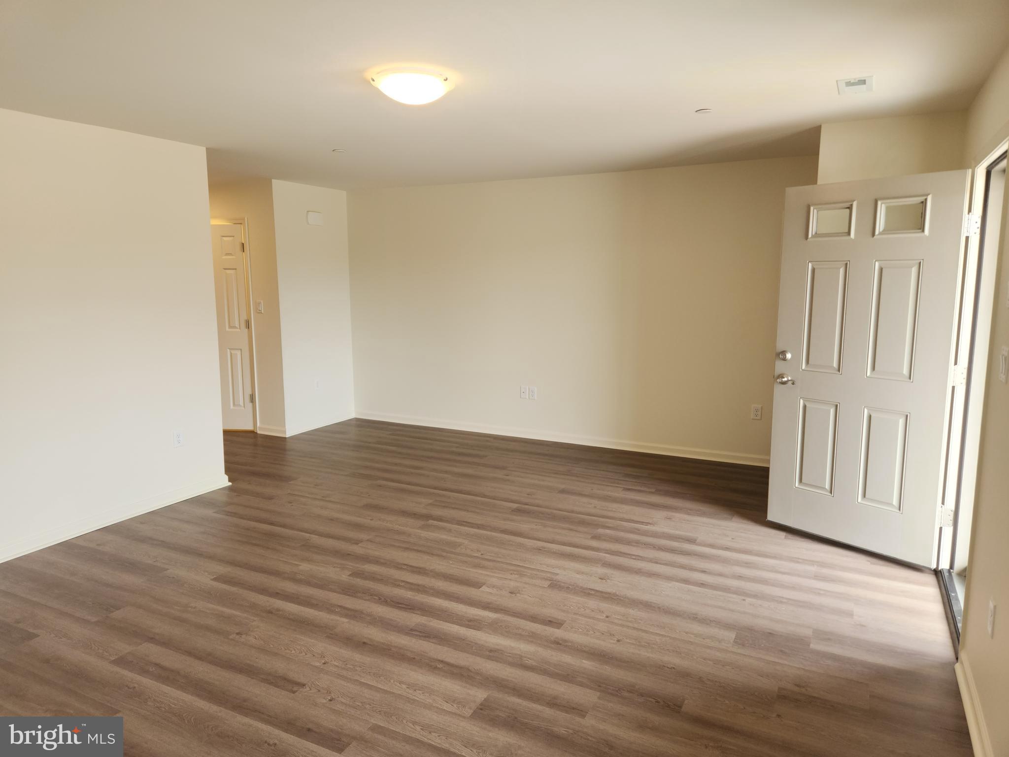 EMERALD POINTE - Residential Lease