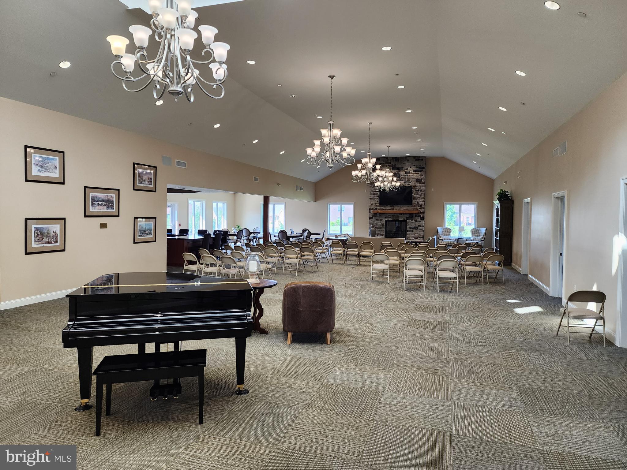 EMERALD POINTE - Residential Lease