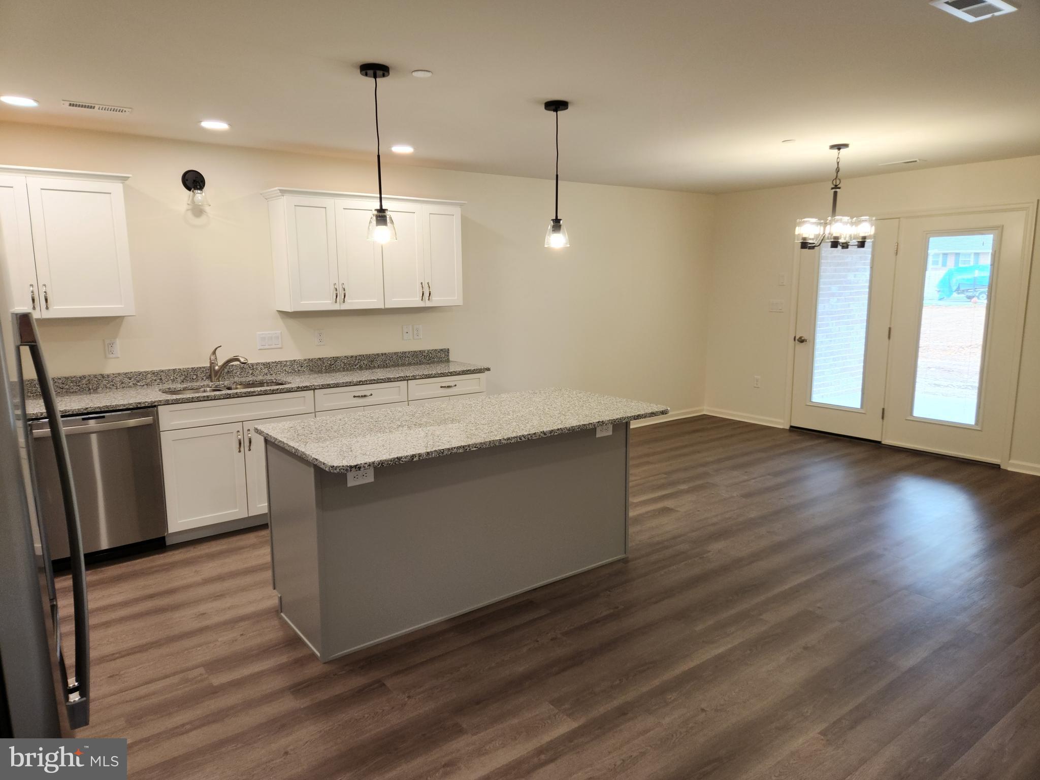 EMERALD POINTE - Residential Lease