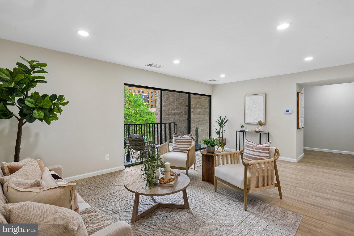 AMERICANA CENTRE - Residential