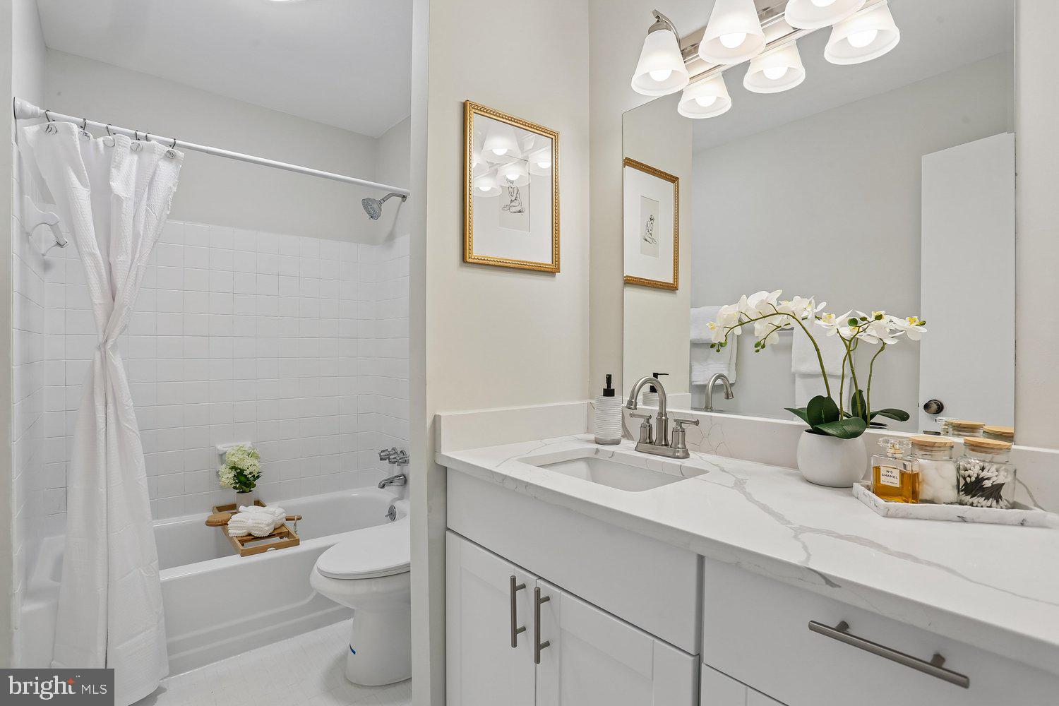 AMERICANA CENTRE - Residential