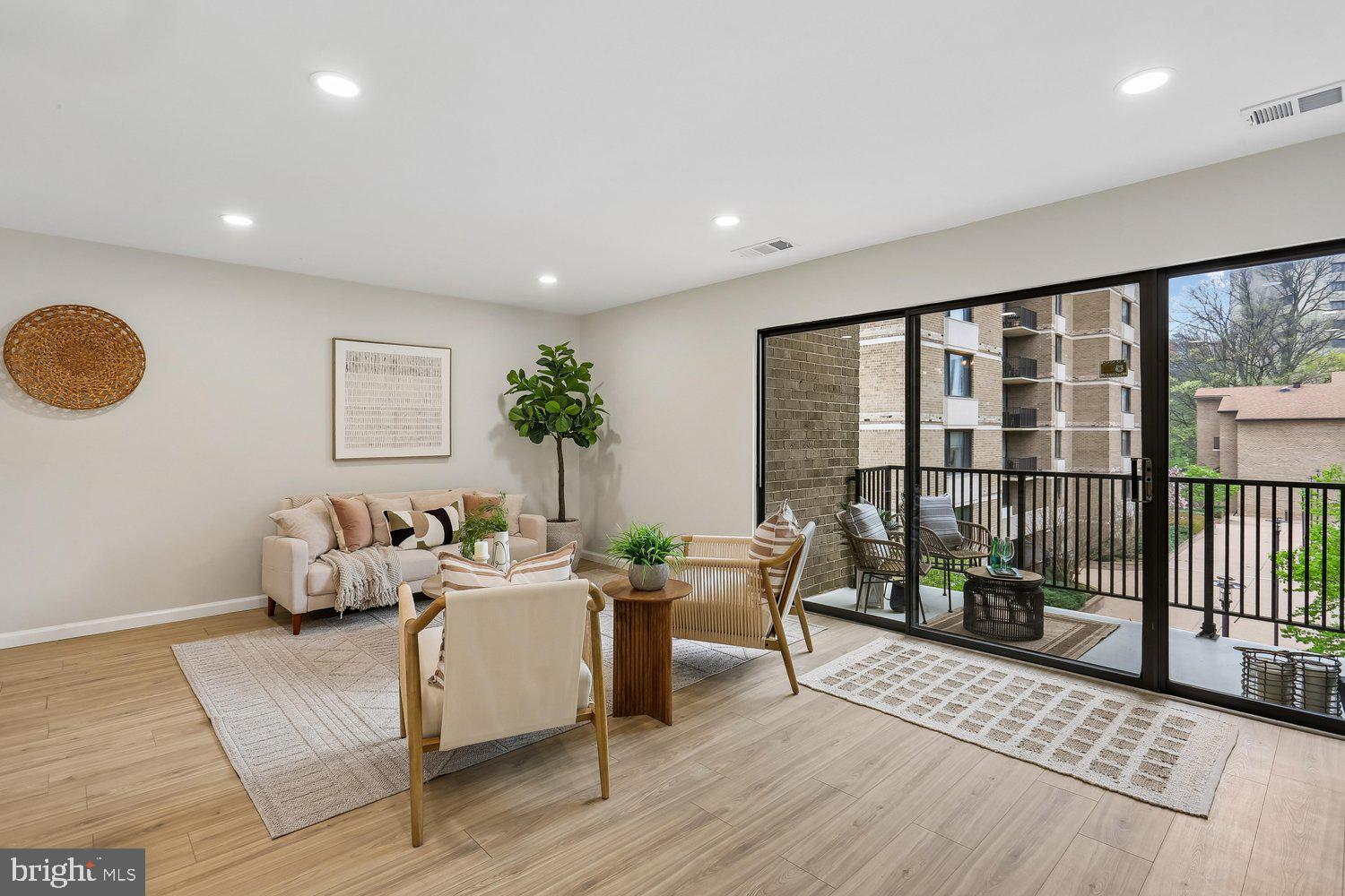 AMERICANA CENTRE - Residential