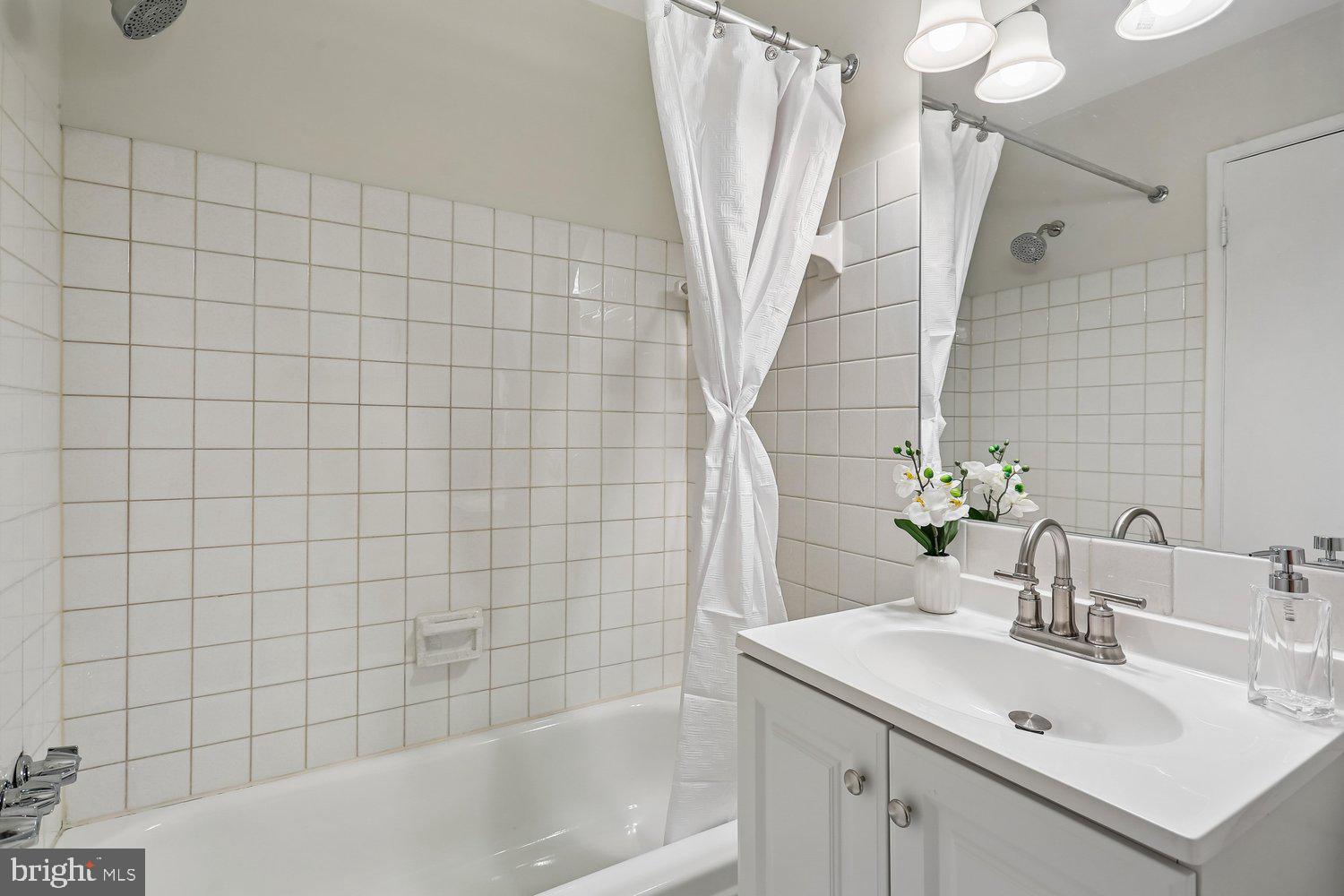 AMERICANA CENTRE - Residential