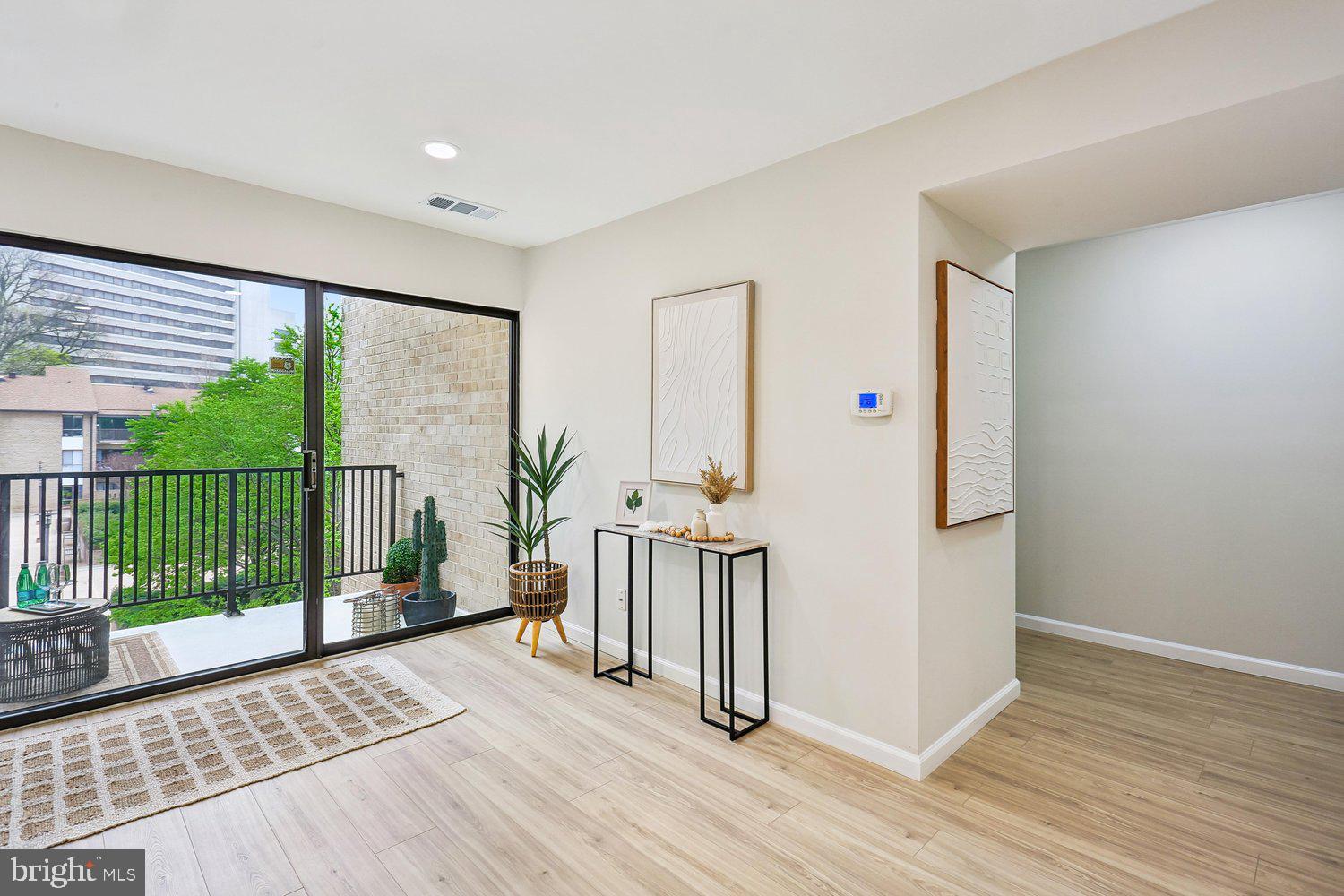 AMERICANA CENTRE - Residential