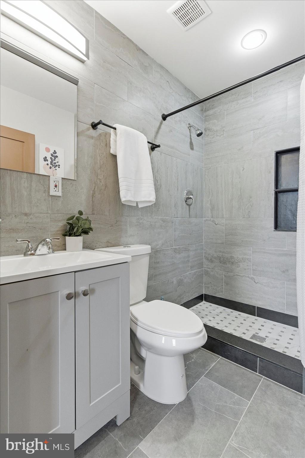 BROADWAY EAST - Residential