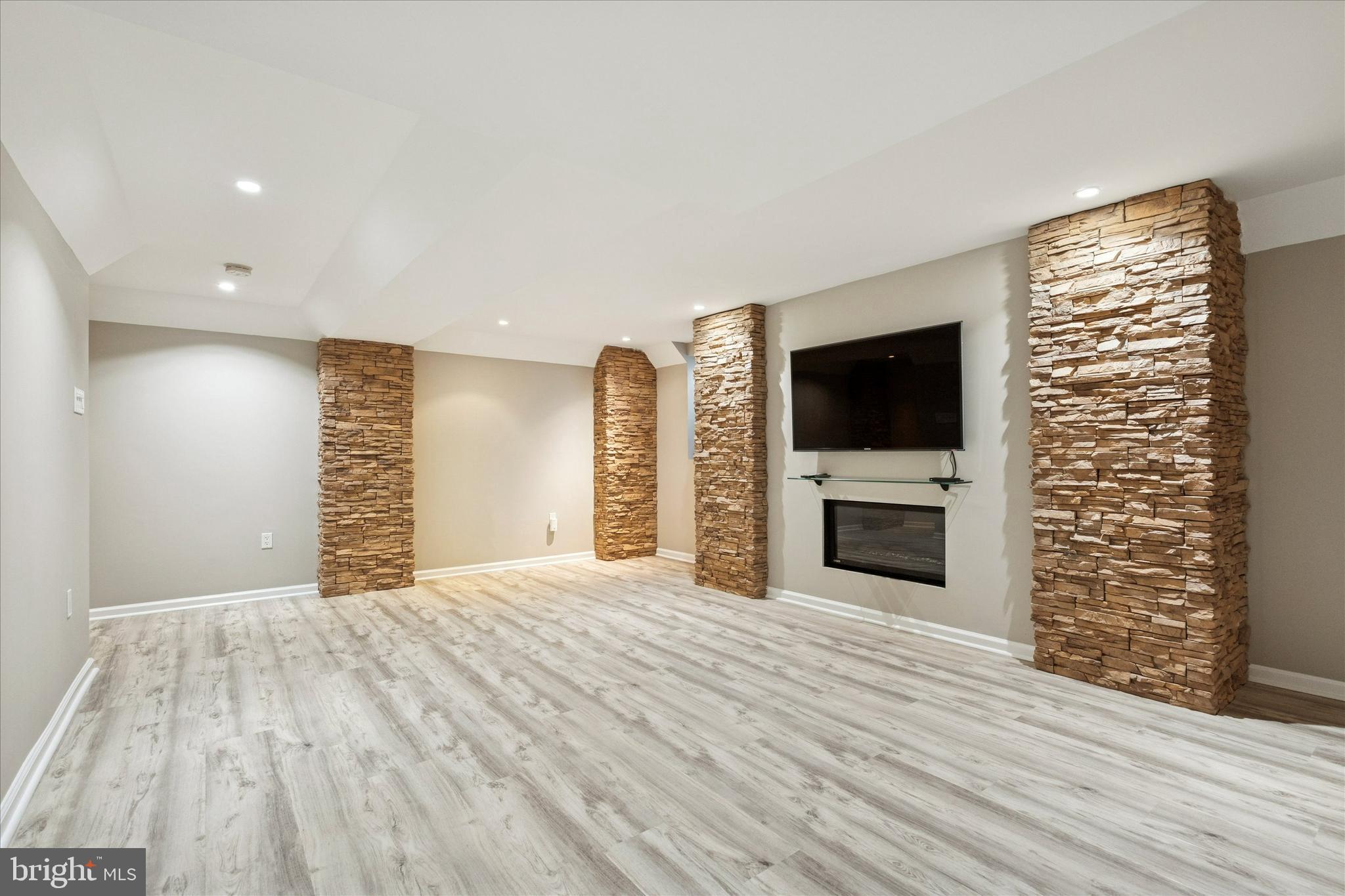 LANTERN HILL - Residential