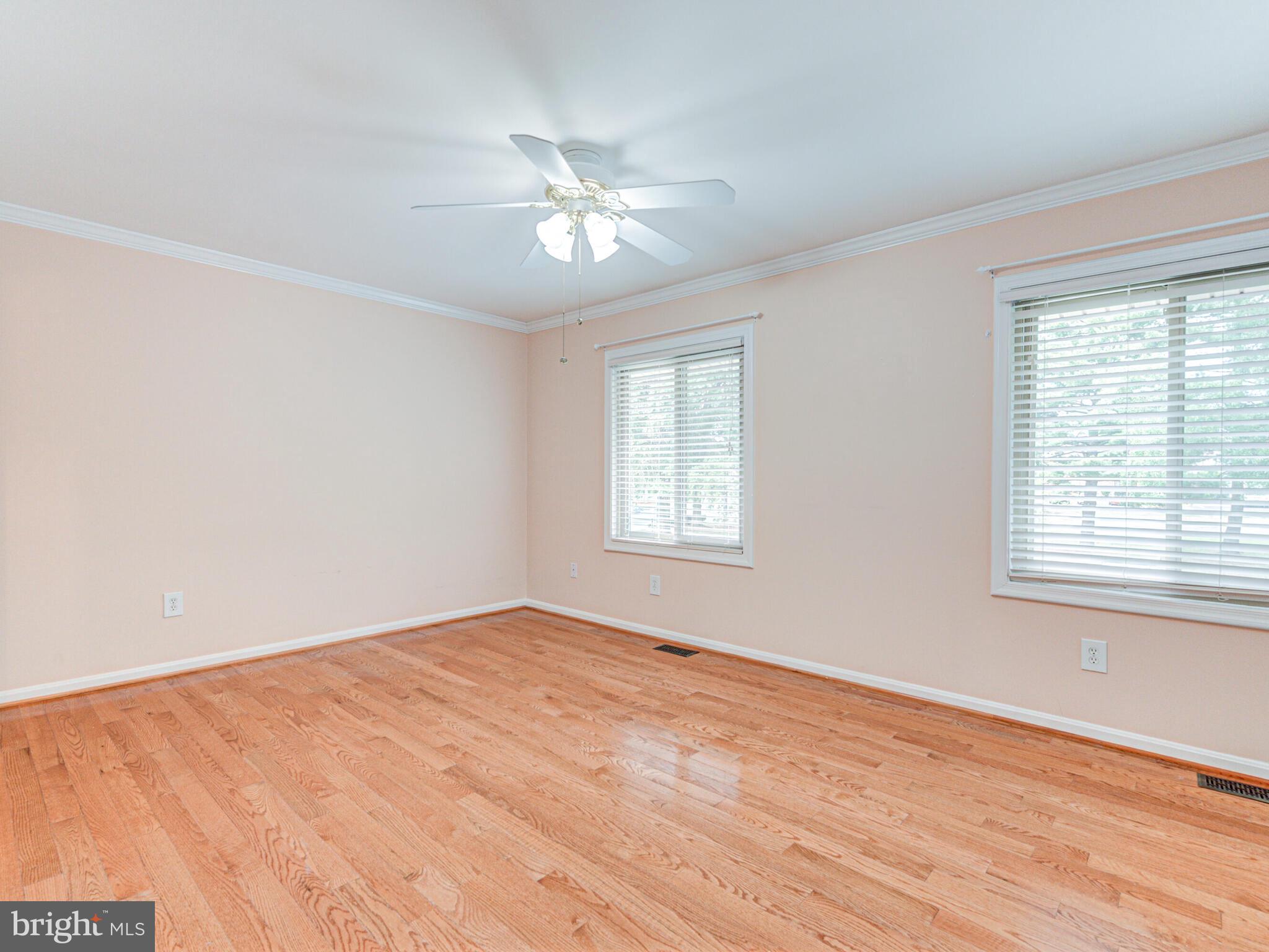 FOUR SEASONS - Residential