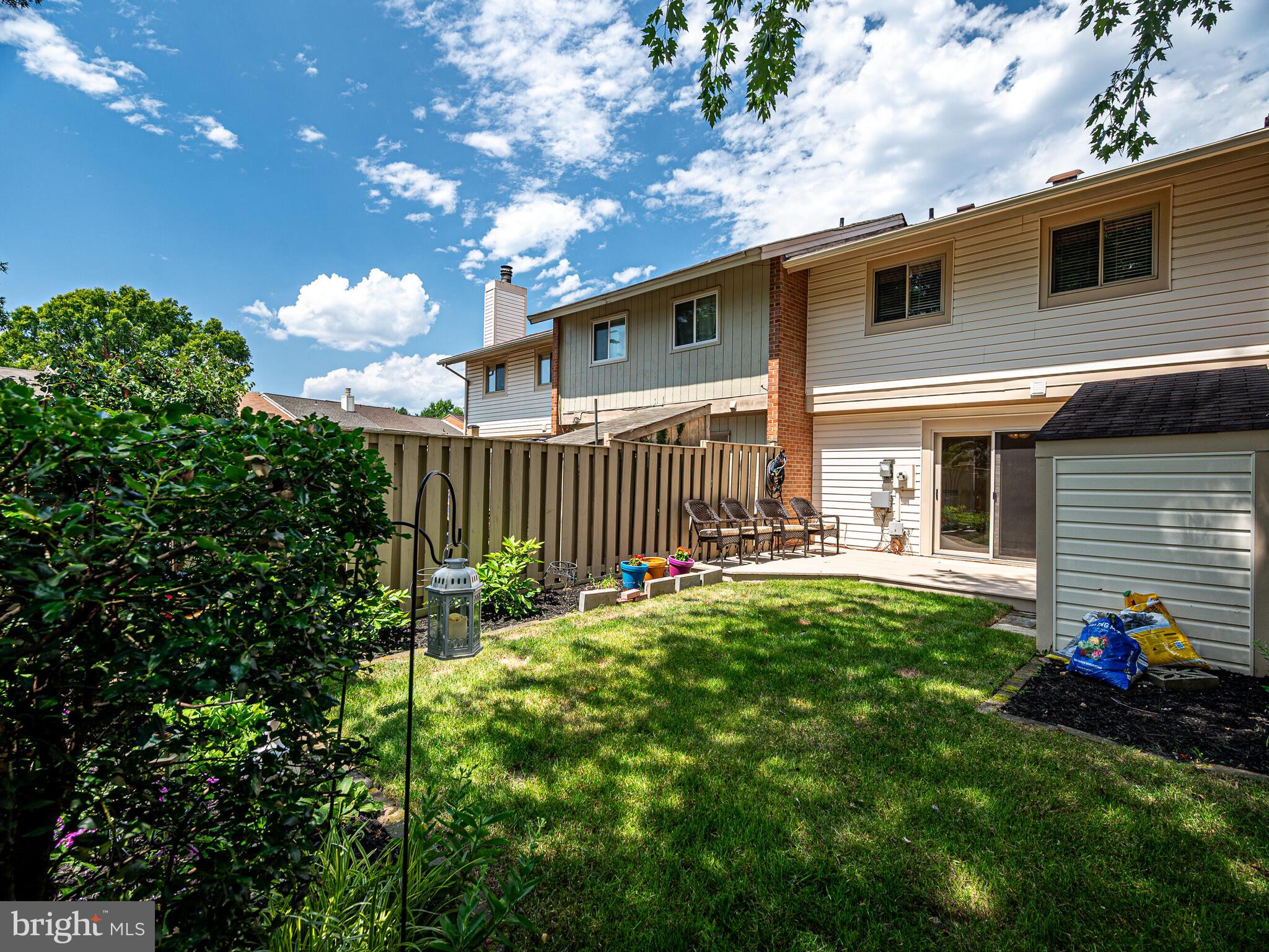 FOUR SEASONS - Residential