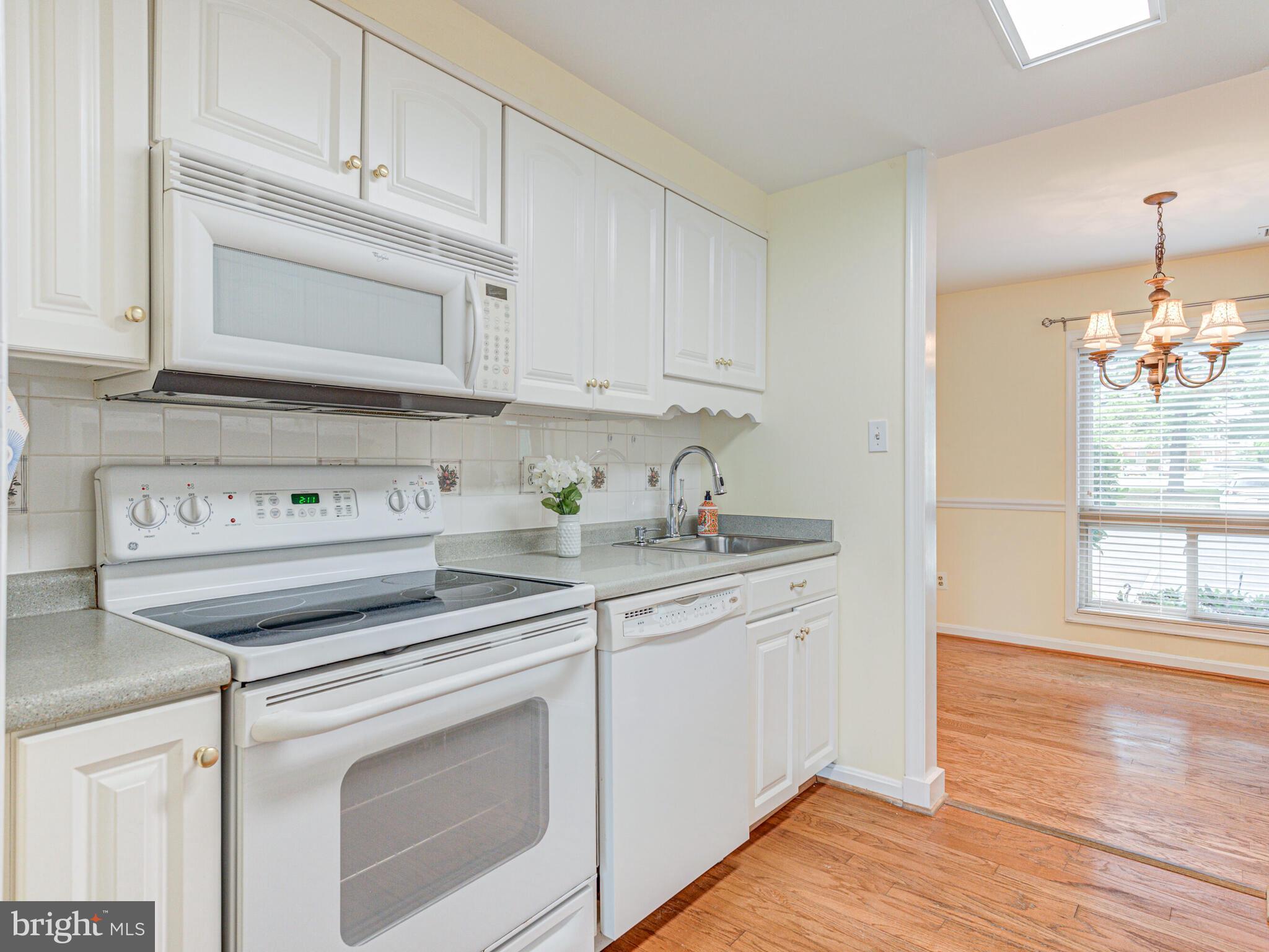 FOUR SEASONS - Residential