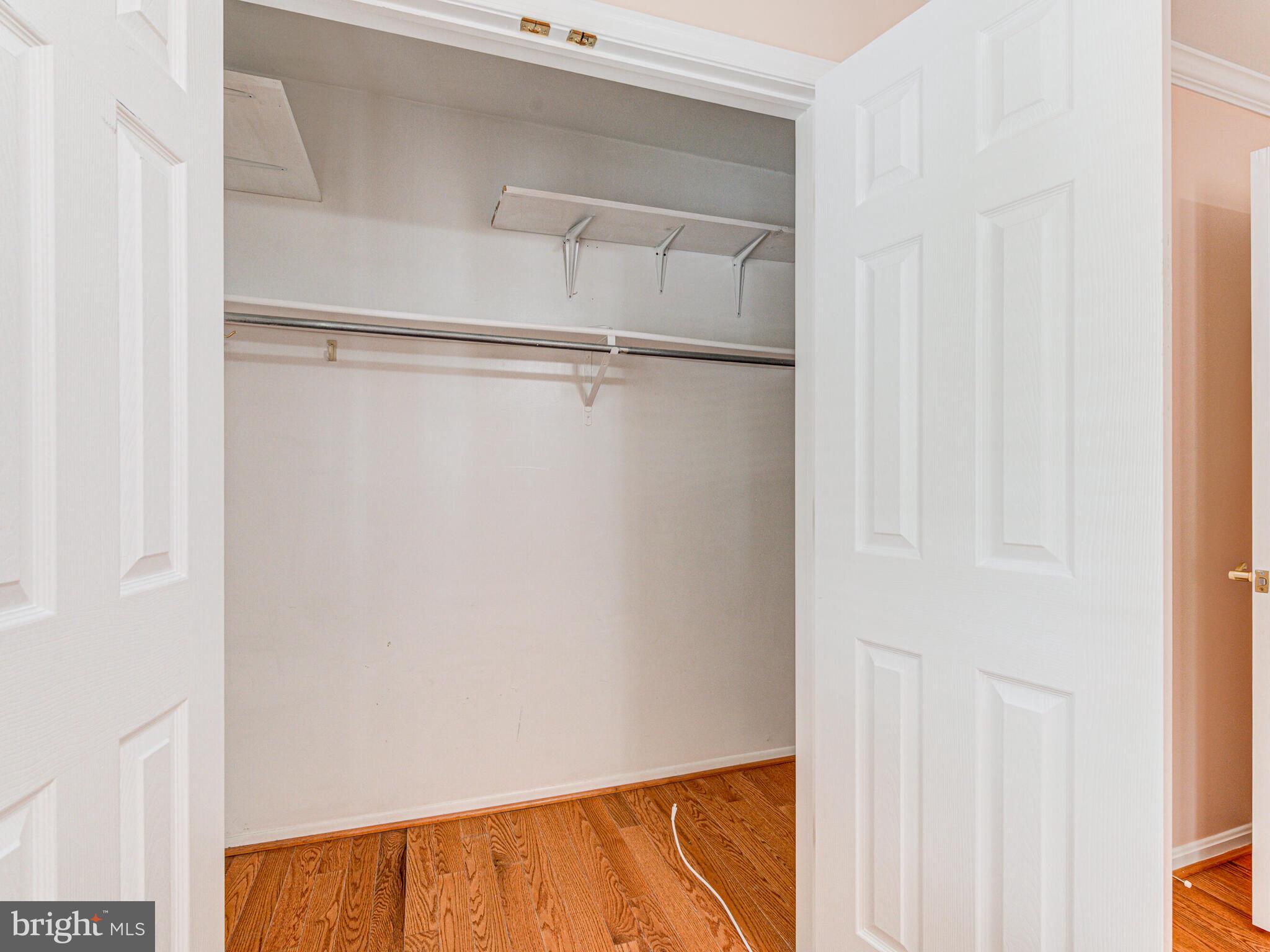 FOUR SEASONS - Residential