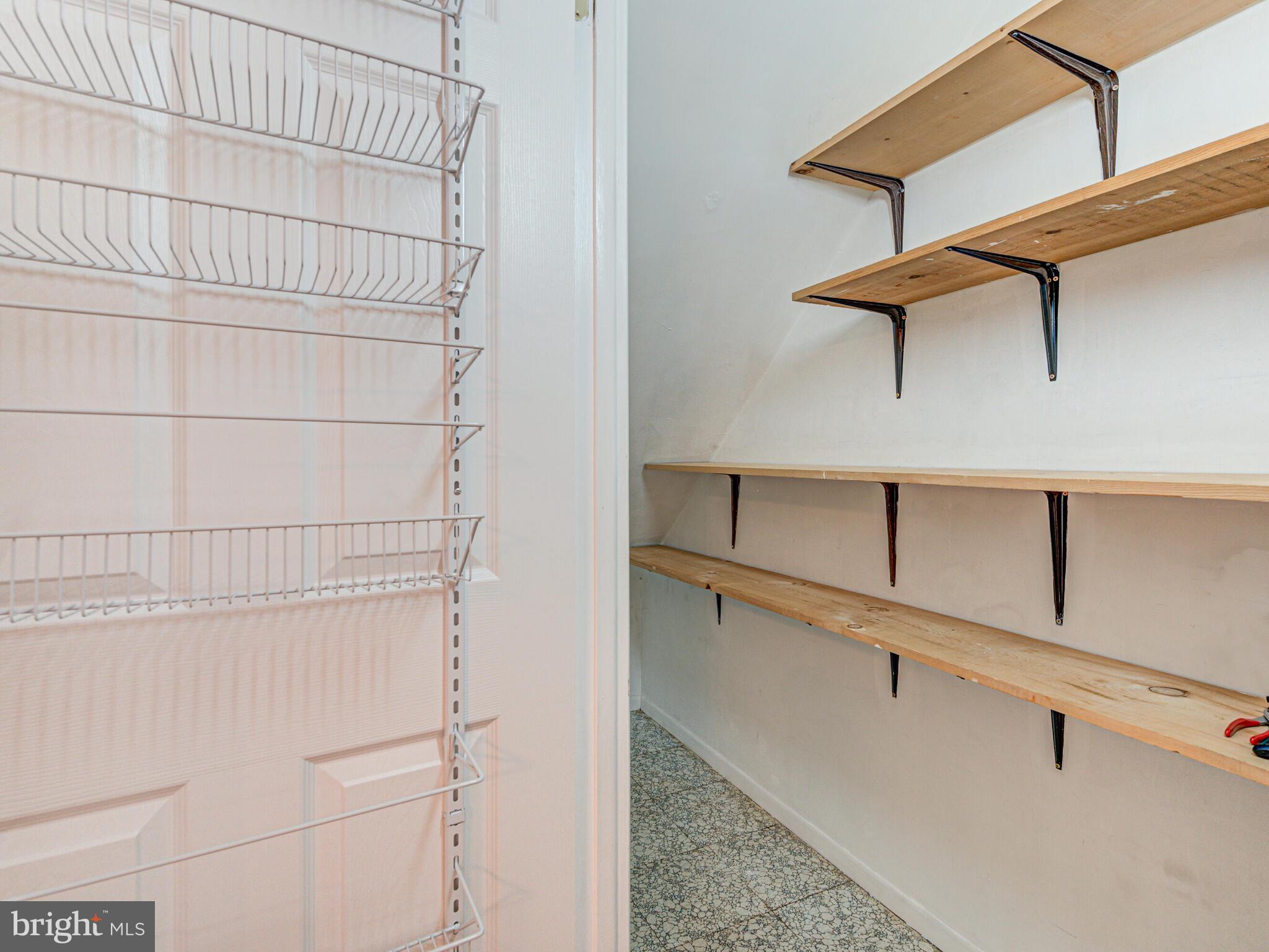 FOUR SEASONS - Residential