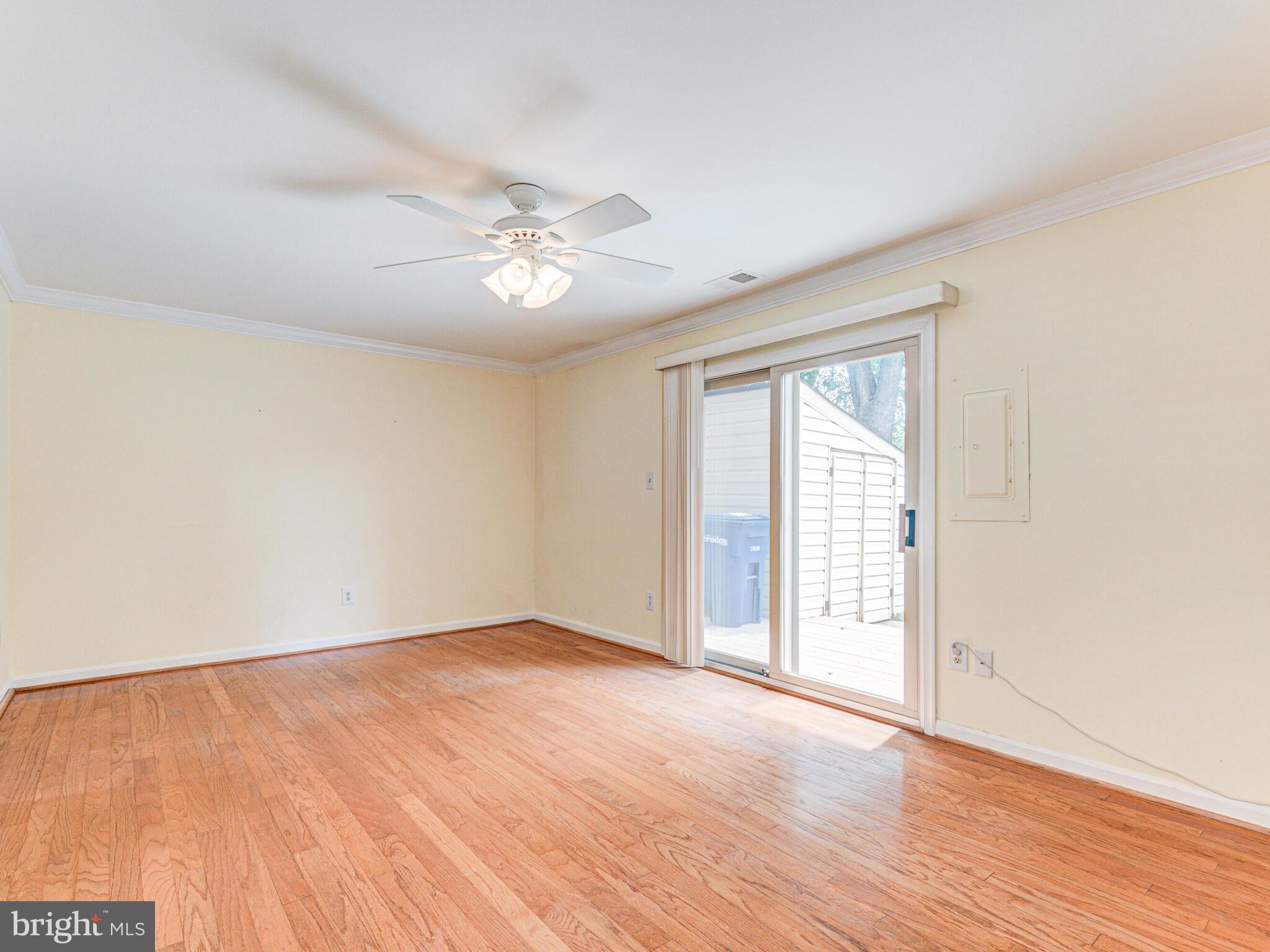 FOUR SEASONS - Residential