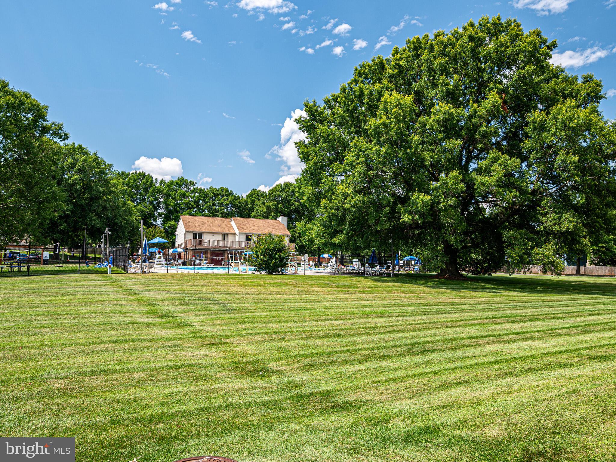 FOUR SEASONS - Residential